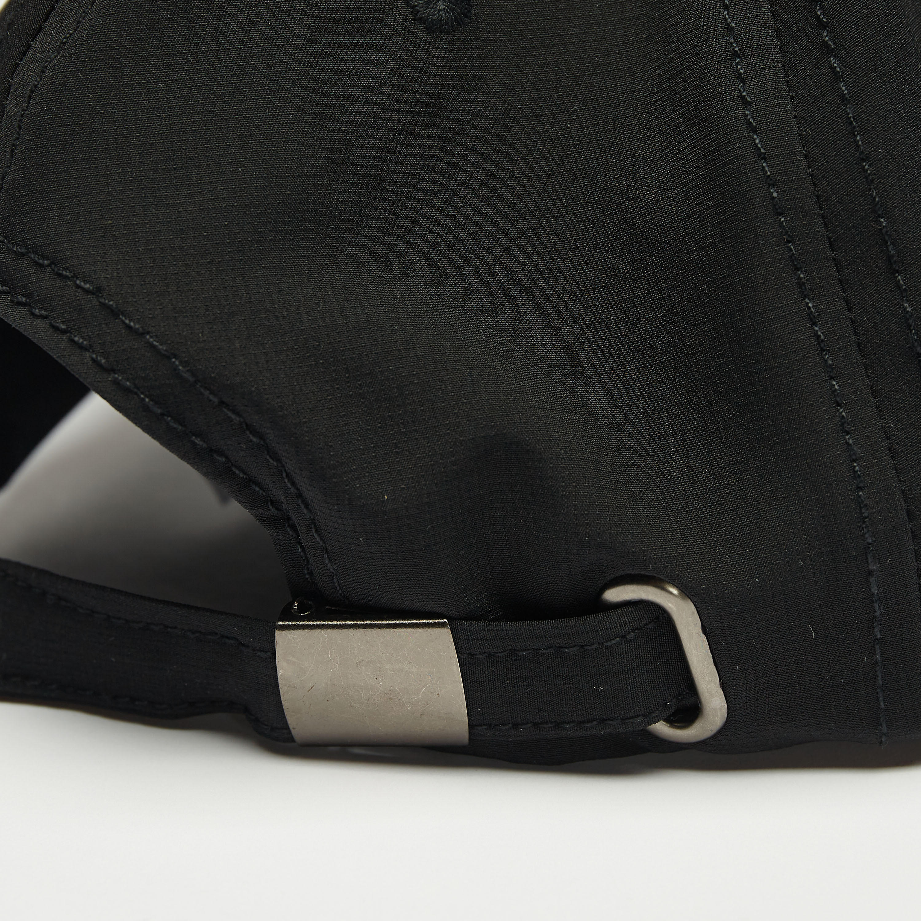 كاب بحزام بإبزيم إغلاق من كابا-men-clothing-sportswearandactivewear-accessories-image-4