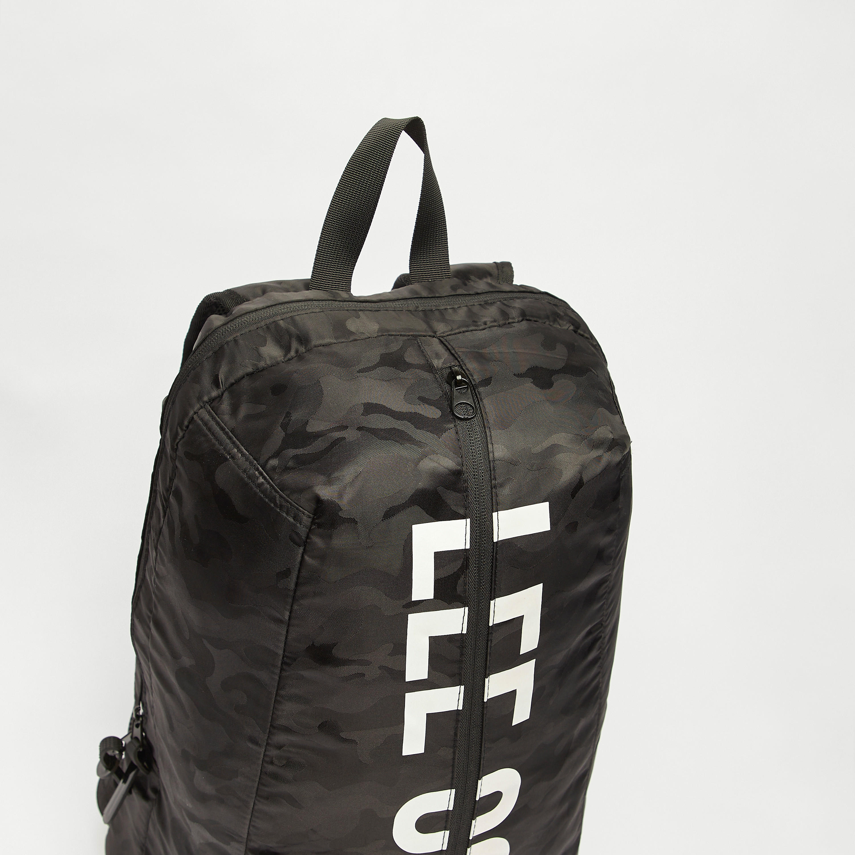 شنطة ظهر بأحزمة قابلة للتعديل وطبعات من لي كوبر-men-bags-image-2