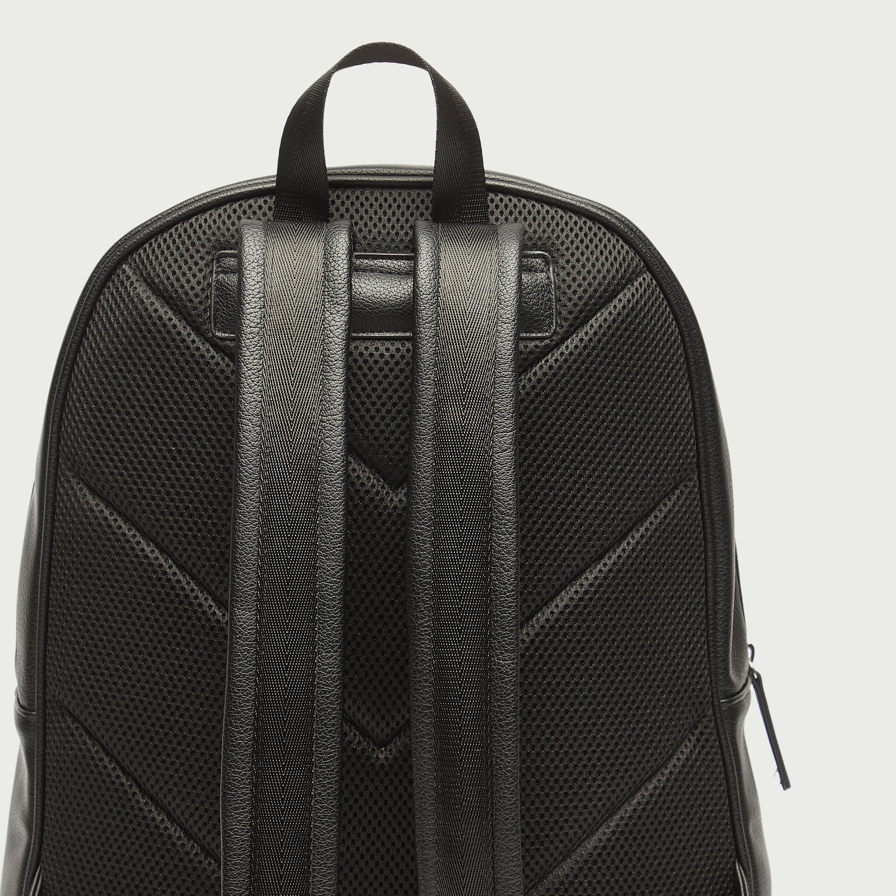 شنطة ظهر سادة بسحاب إغلاق وحمالات كتف قابلة للتعديل-men-bags-image-1