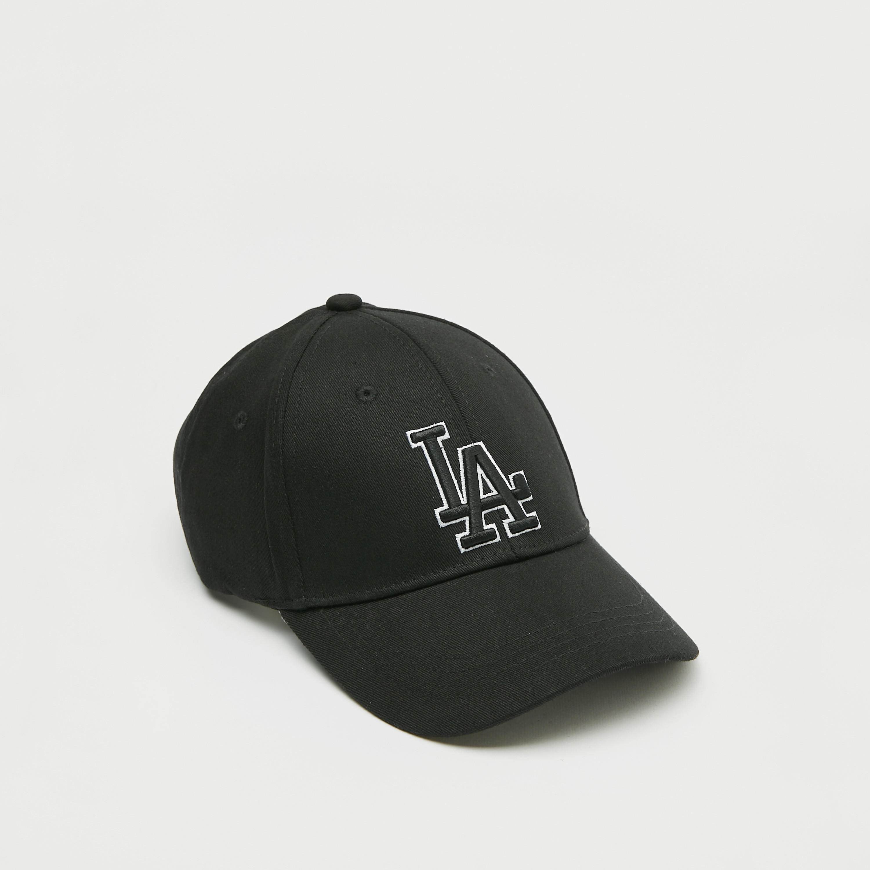 كاب مطرّز بحزام بإبزيم إغلاق-men-caps-image-5