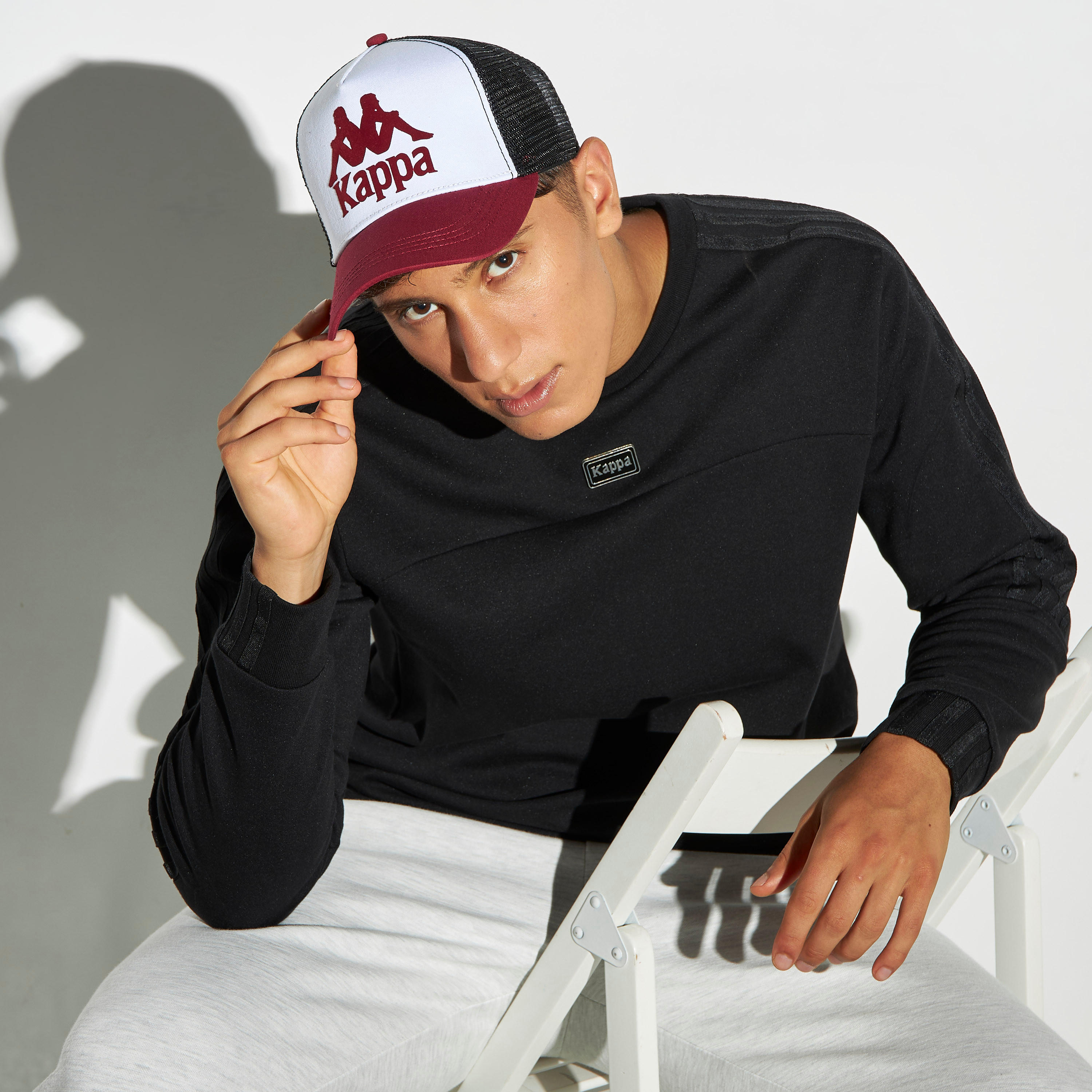 كاب شبكي بطبعات وقوالب ملونة وزر إغلاق كباس من كابا-men-clothing-sportswearandactivewear-accessories-image-2