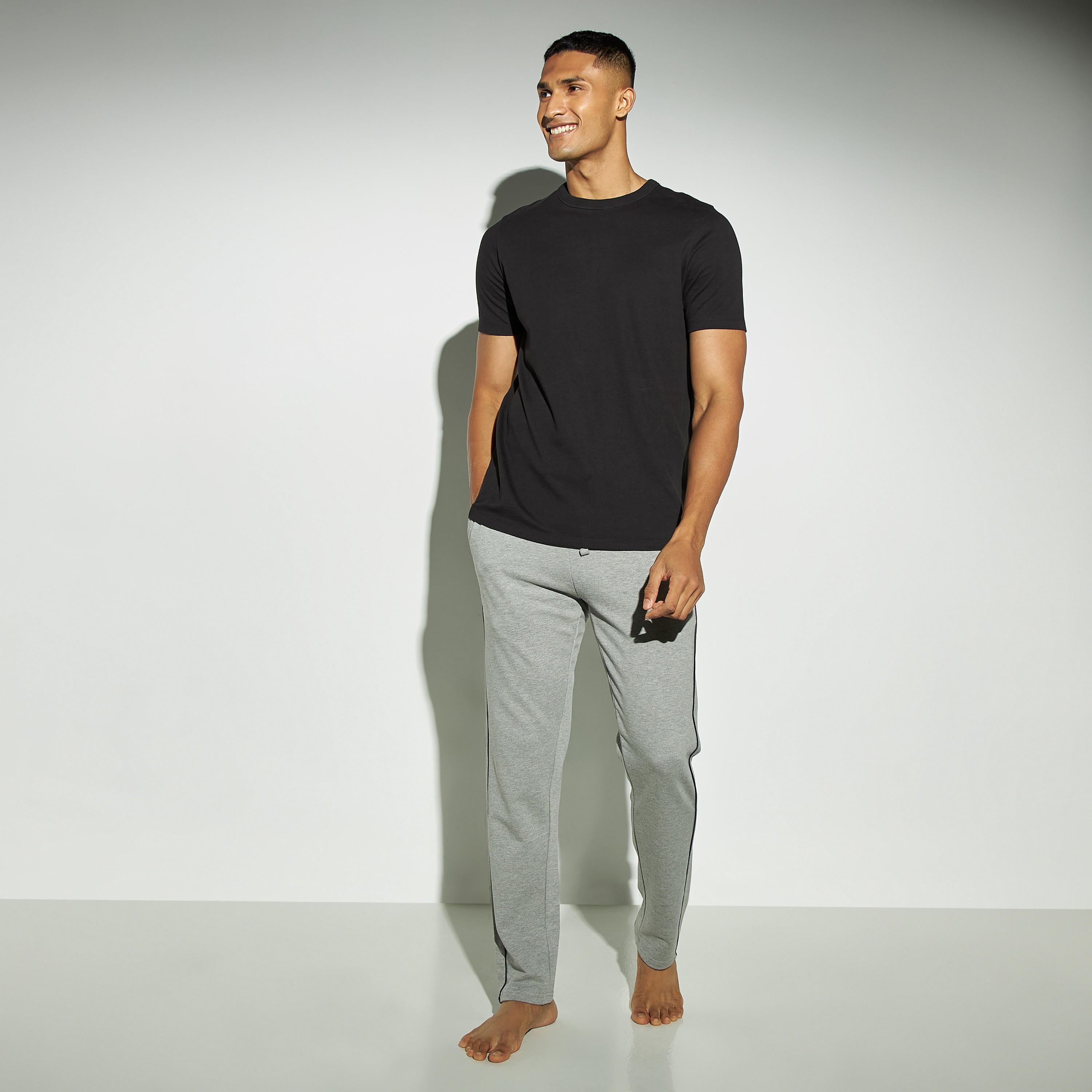 Piping Detail Pyjamas with Drawstring Closure and Pockets-men-clothing-nightwear-pyjamaandshorts-image-2
