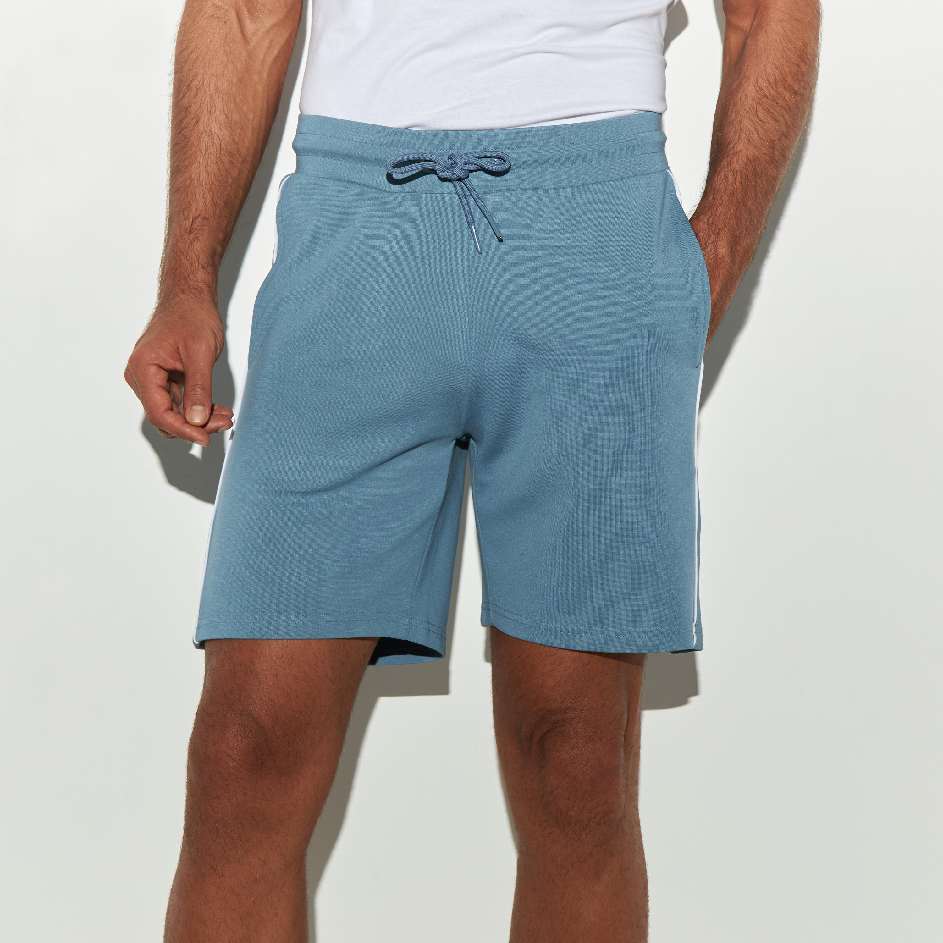 شورت فيسكوز برباط إغلاق ودرزات وجيوب-men-clothing-nightwear-pyjamaandshorts-image-1