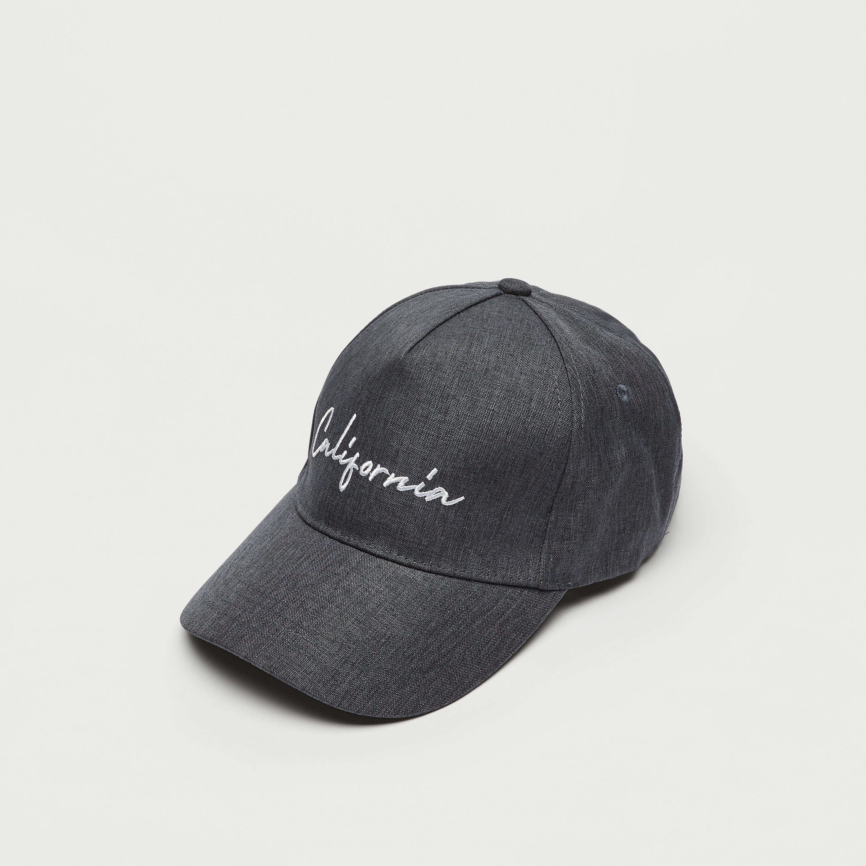 كاب مطرّز بحزام بإبزيم إغلاق-men-caps-image-5