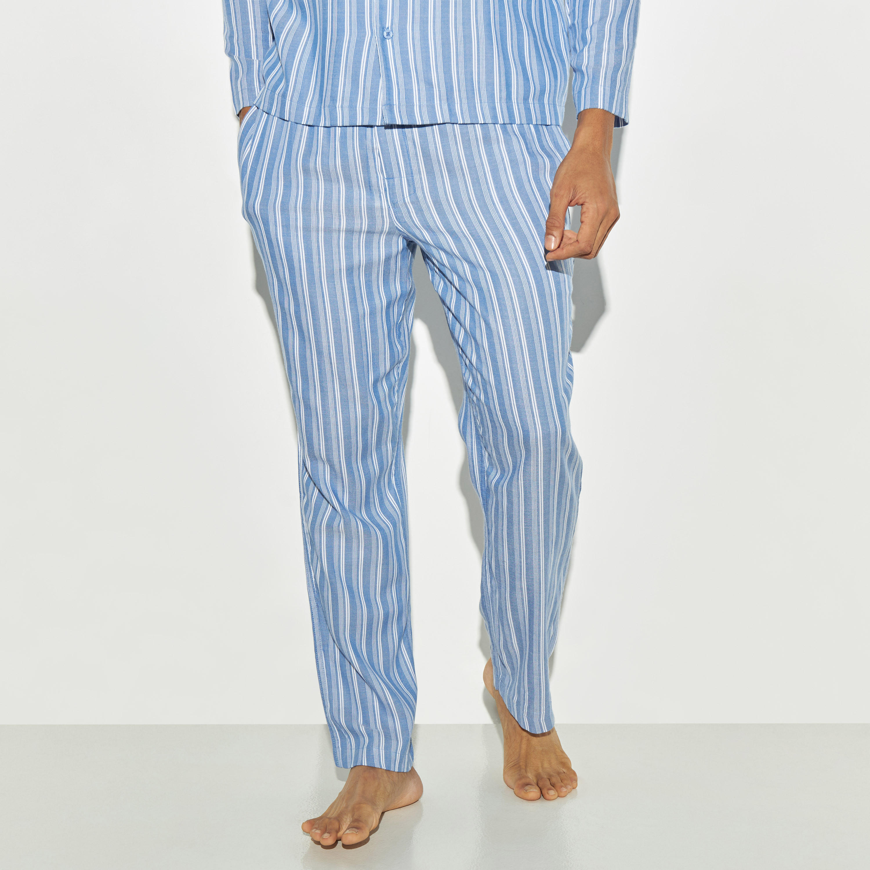 طقم بنطلون بيجاما وقميص مقلّم بياقة كامب-men-clothing-nightwear-sets-image-3