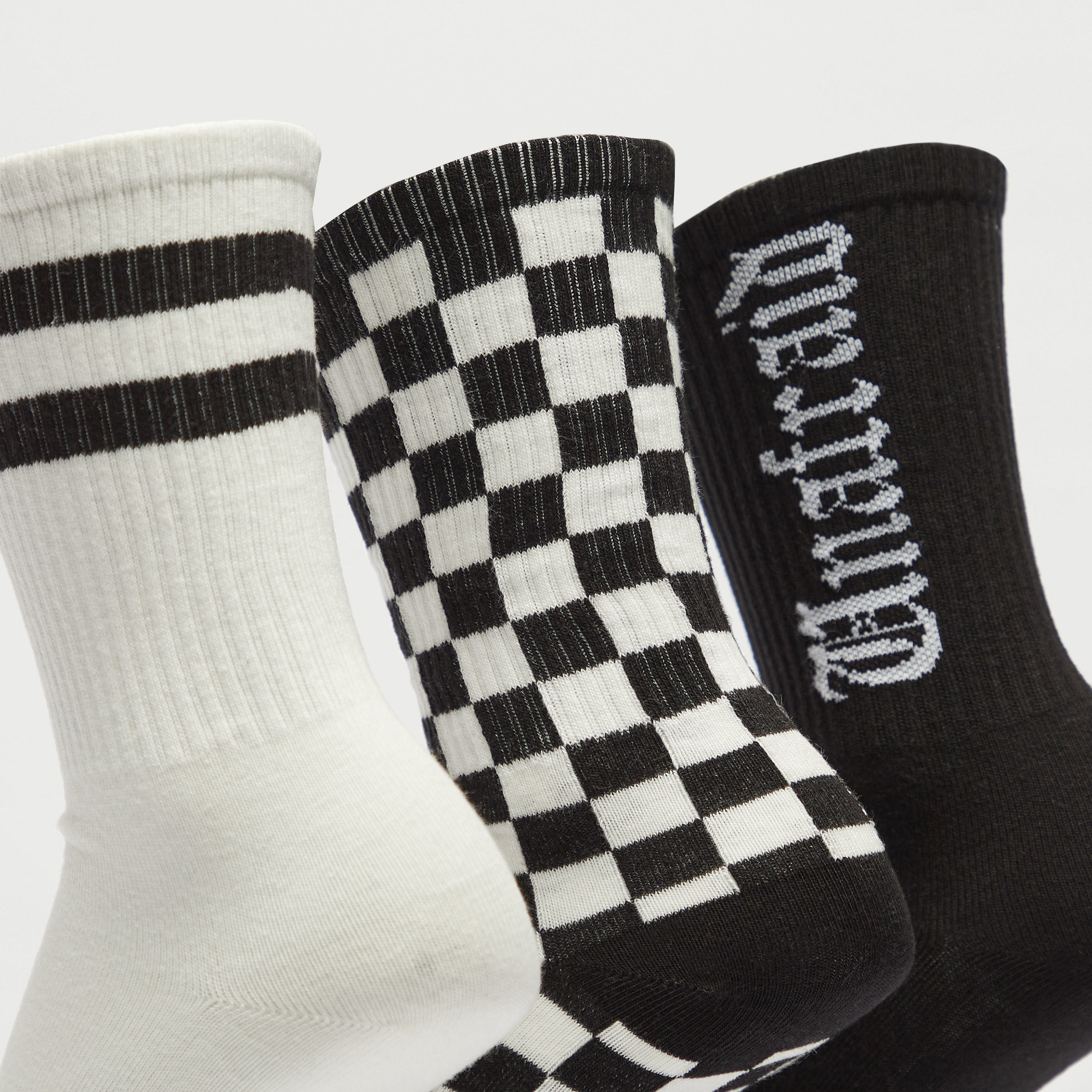 جوارب متنوّعة بطول متوسط - طقم 3 أزواج-men-socks-image-4