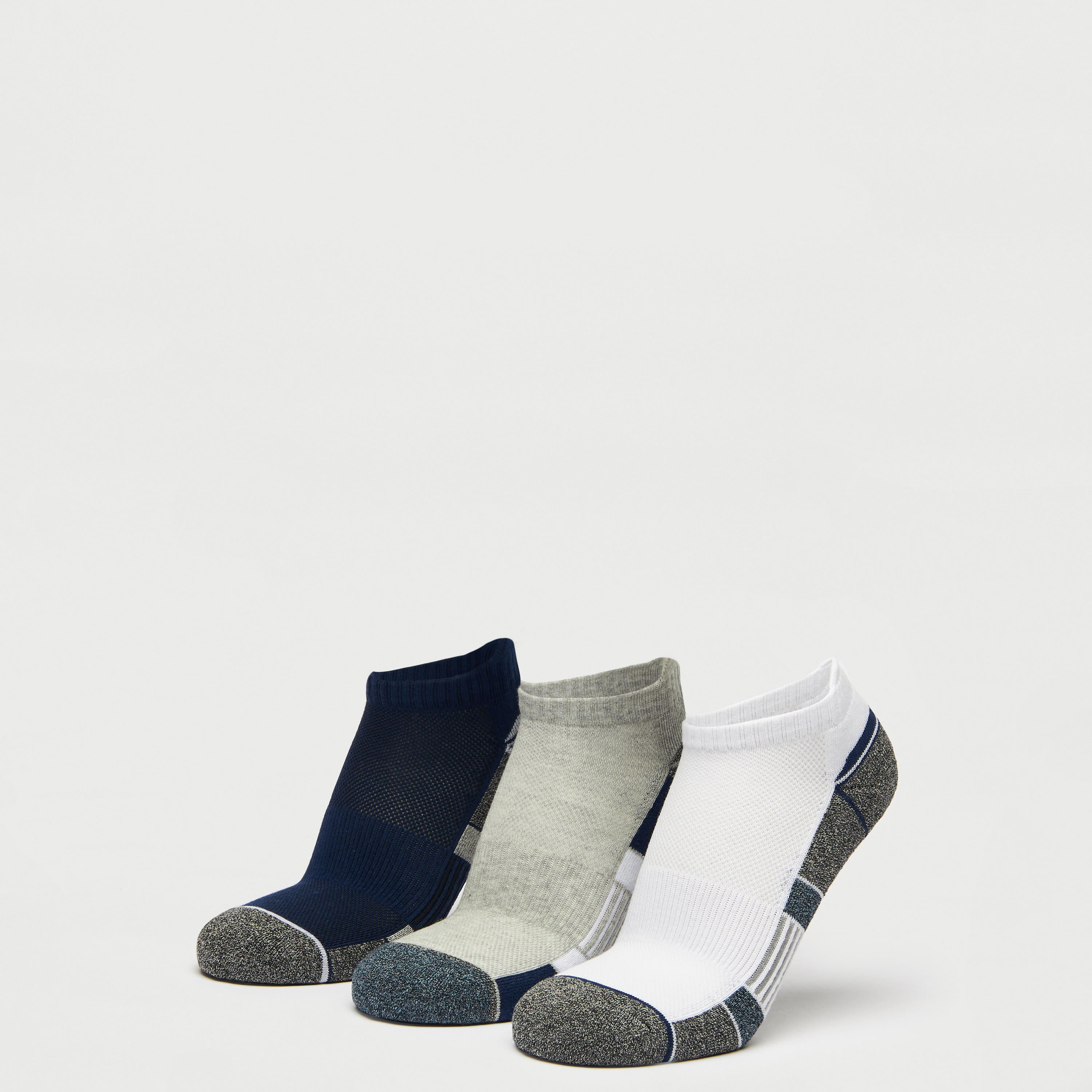 طقم جوارب رياضية 3 أزواج بطول الكاحل-men-socks-image-1