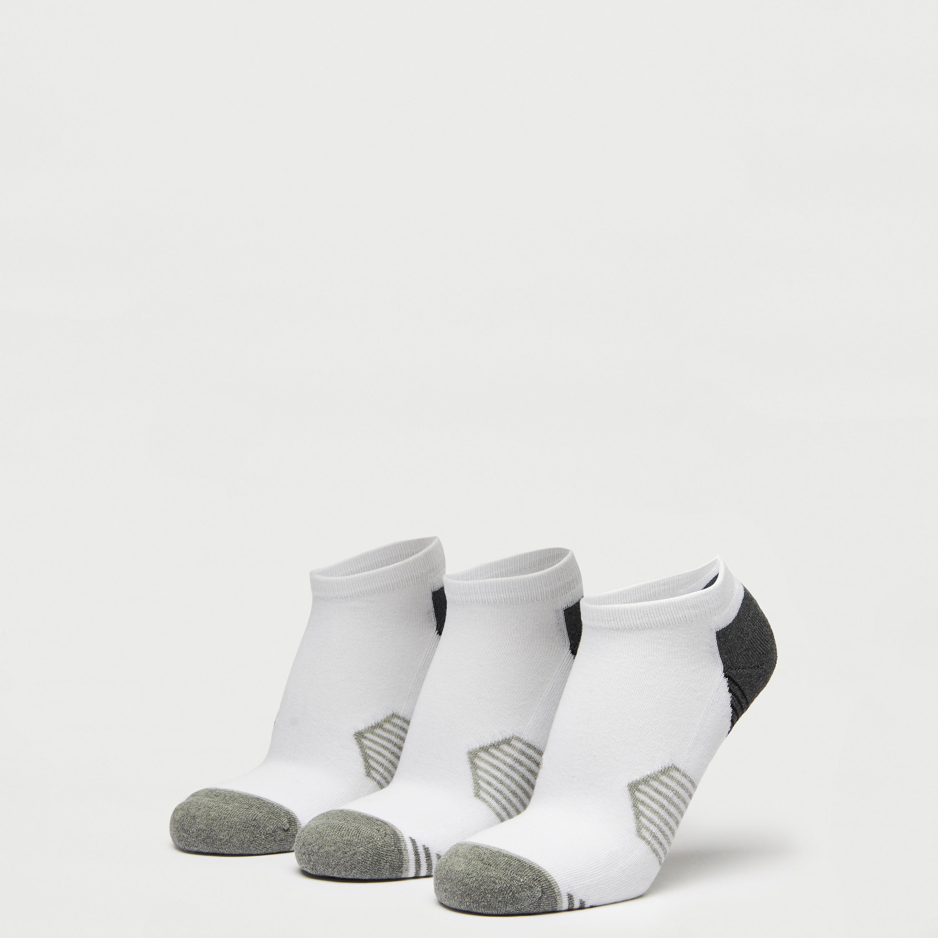 طقم جوارب 3 أزواج بطول الكاحل وتفاصيل مقلّمة-men-socks-image-1
