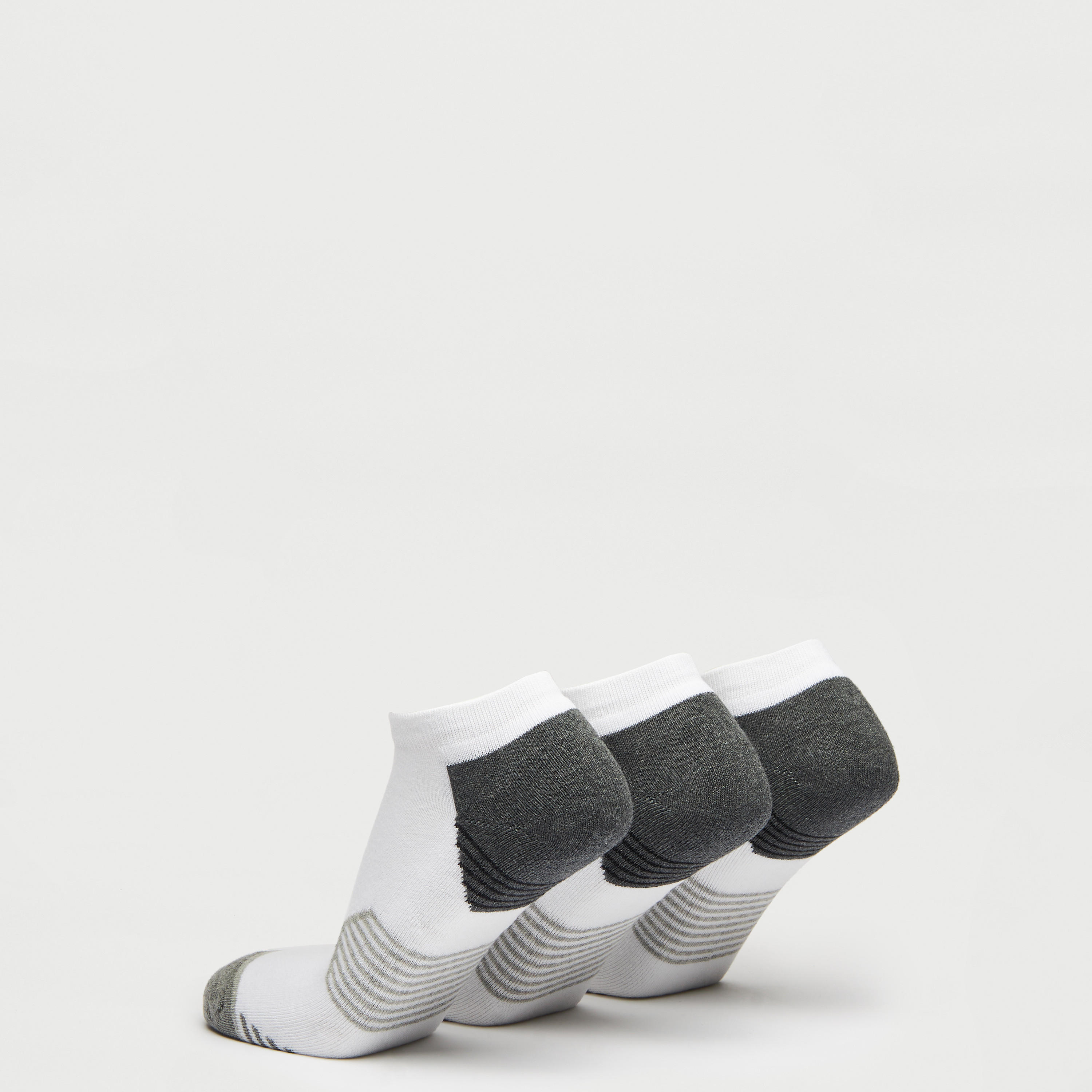 طقم جوارب 3 أزواج بطول الكاحل وتفاصيل مقلّمة-men-socks-image-3