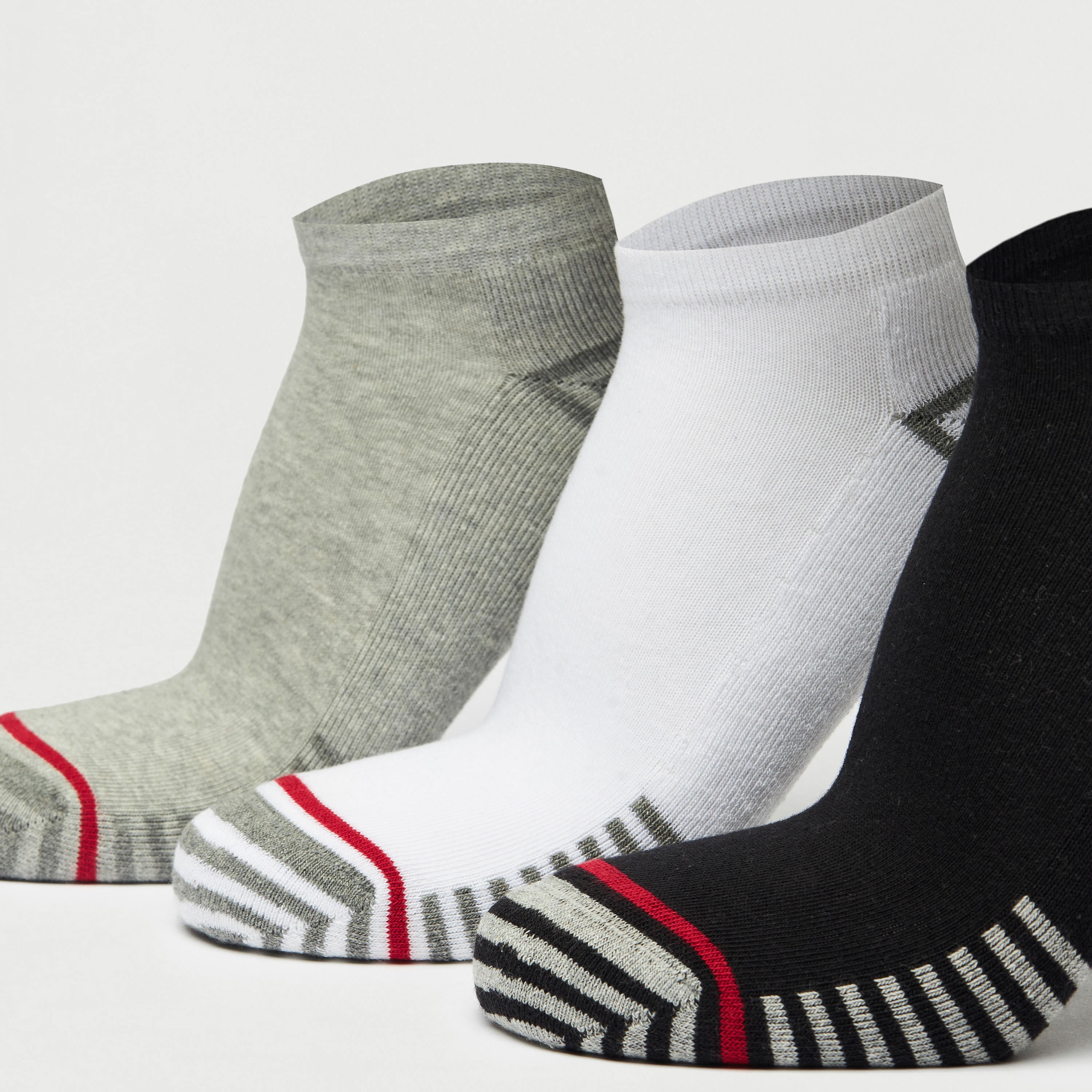 جوارب رياضية بطول الكاحل وطبعات مخططة - طقم من 3 أزواج-men-socks-image-2