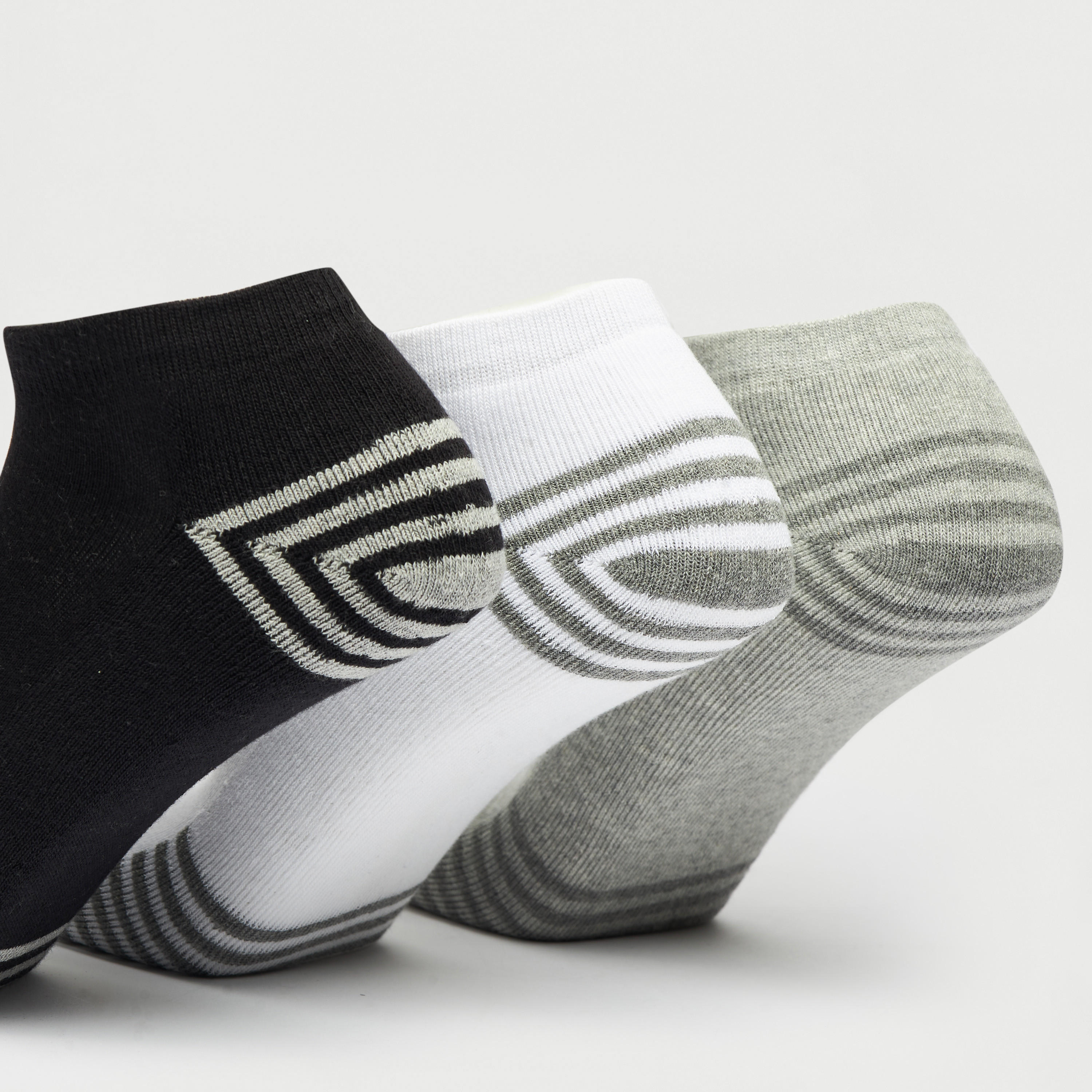 جوارب رياضية بطول الكاحل وطبعات مخططة - طقم من 3 أزواج-men-socks-image-4