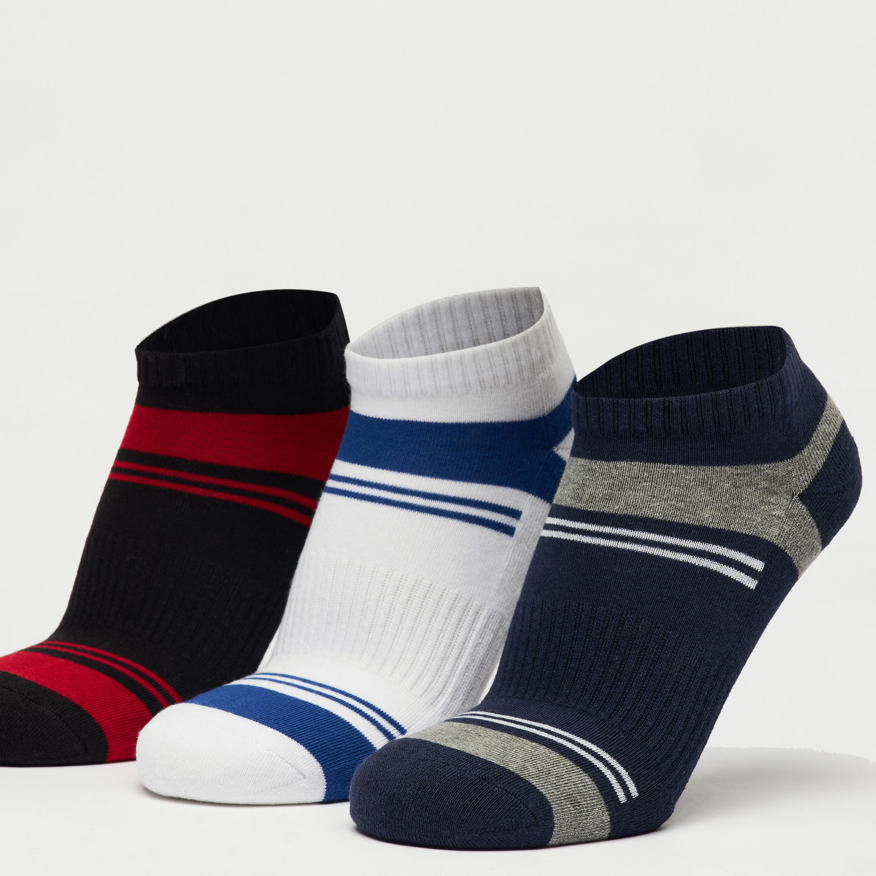 جوارب رياضية بطول الكاحل وطبعات مخططة - طقم 3 أزواج-men-socks-image-2