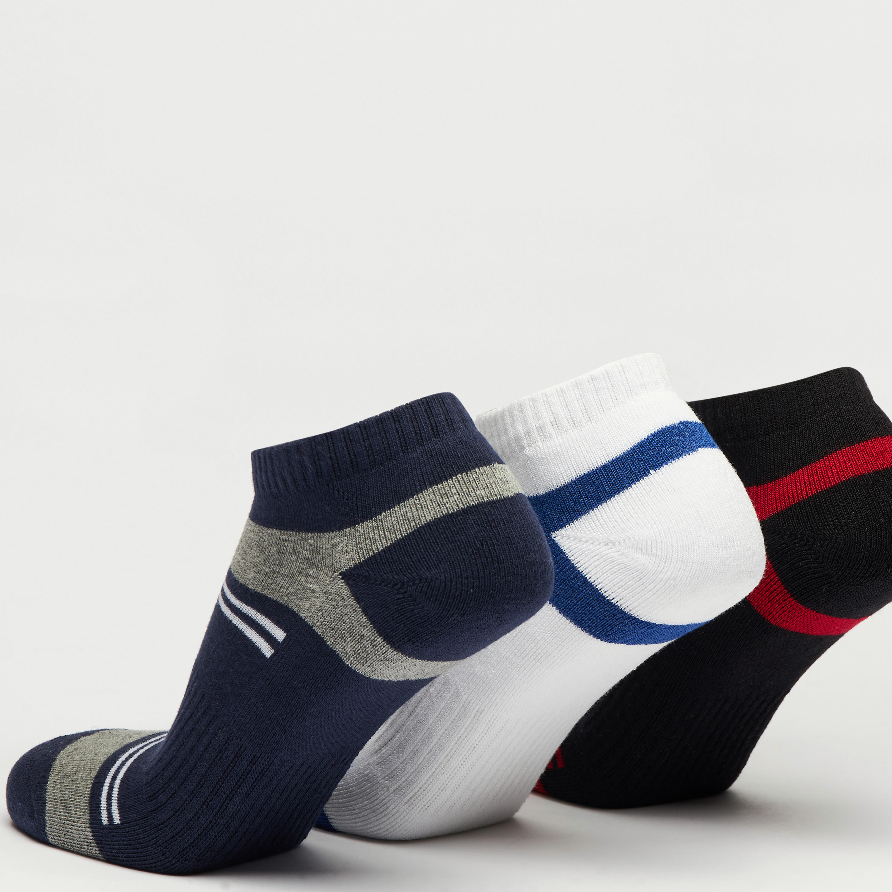 جوارب رياضية بطول الكاحل وطبعات مخططة - طقم 3 أزواج-men-socks-image-4