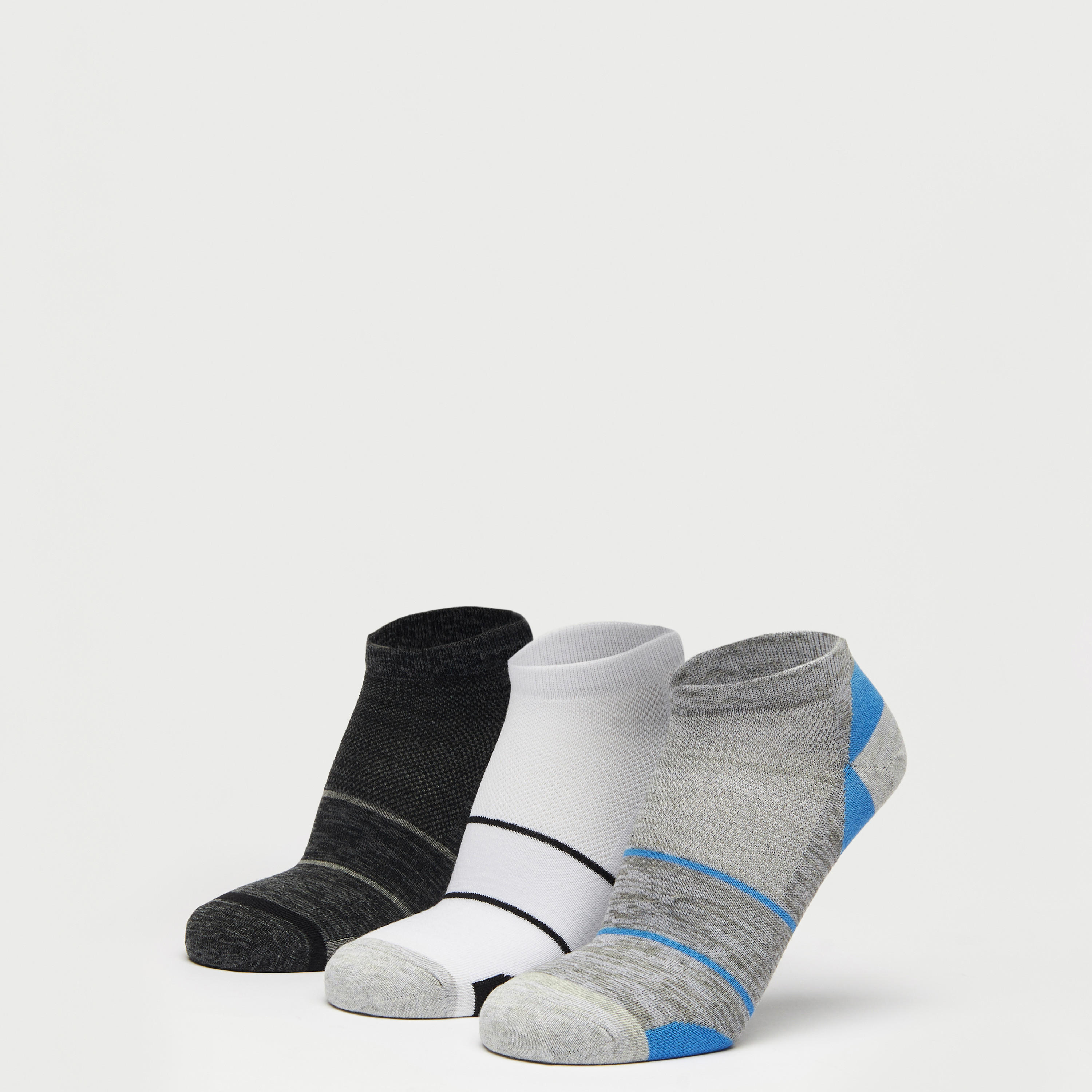 طقم جوارب رياضية 3 أزواج بطول الكاحل وطبعات-men-socks-image-1