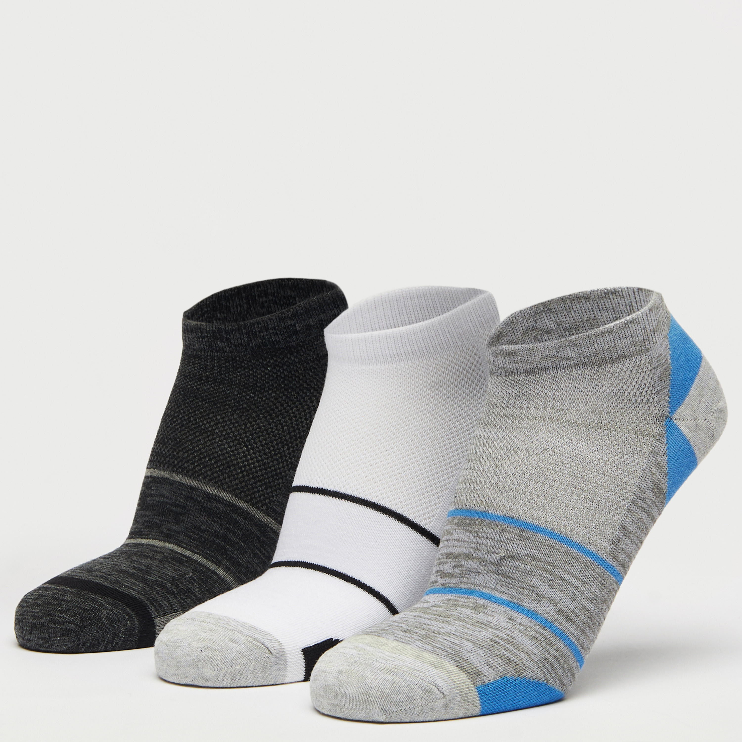 طقم جوارب رياضية 3 أزواج بطول الكاحل وطبعات-men-socks-image-2