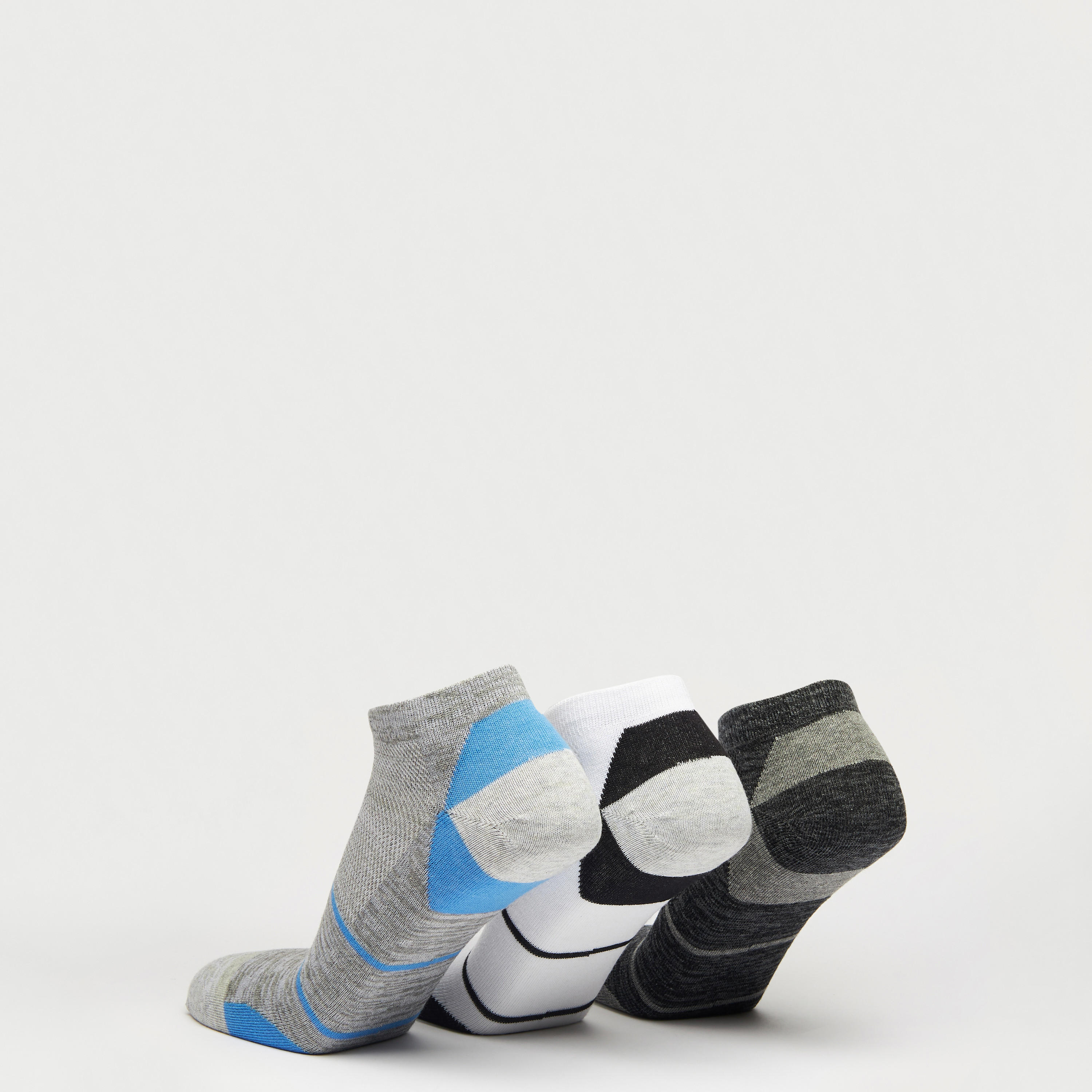 طقم جوارب رياضية 3 أزواج بطول الكاحل وطبعات-men-socks-image-3