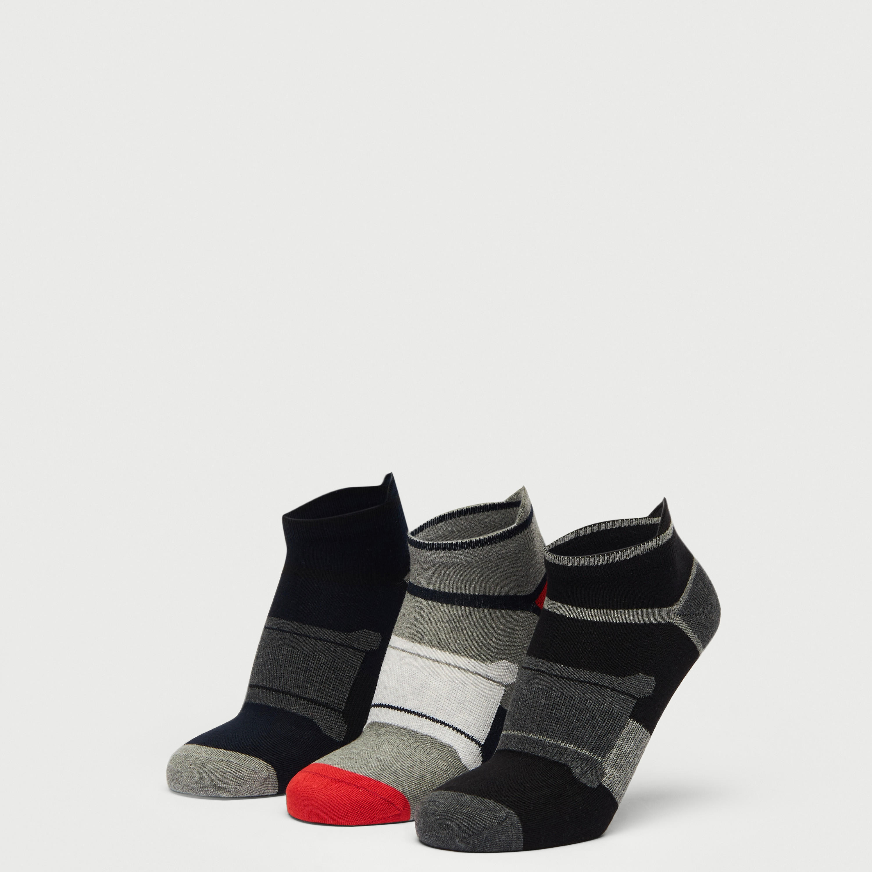 طقم جوارب رياضية 3 أزواج بطول الكاحل وطبعات-men-socks-image-1