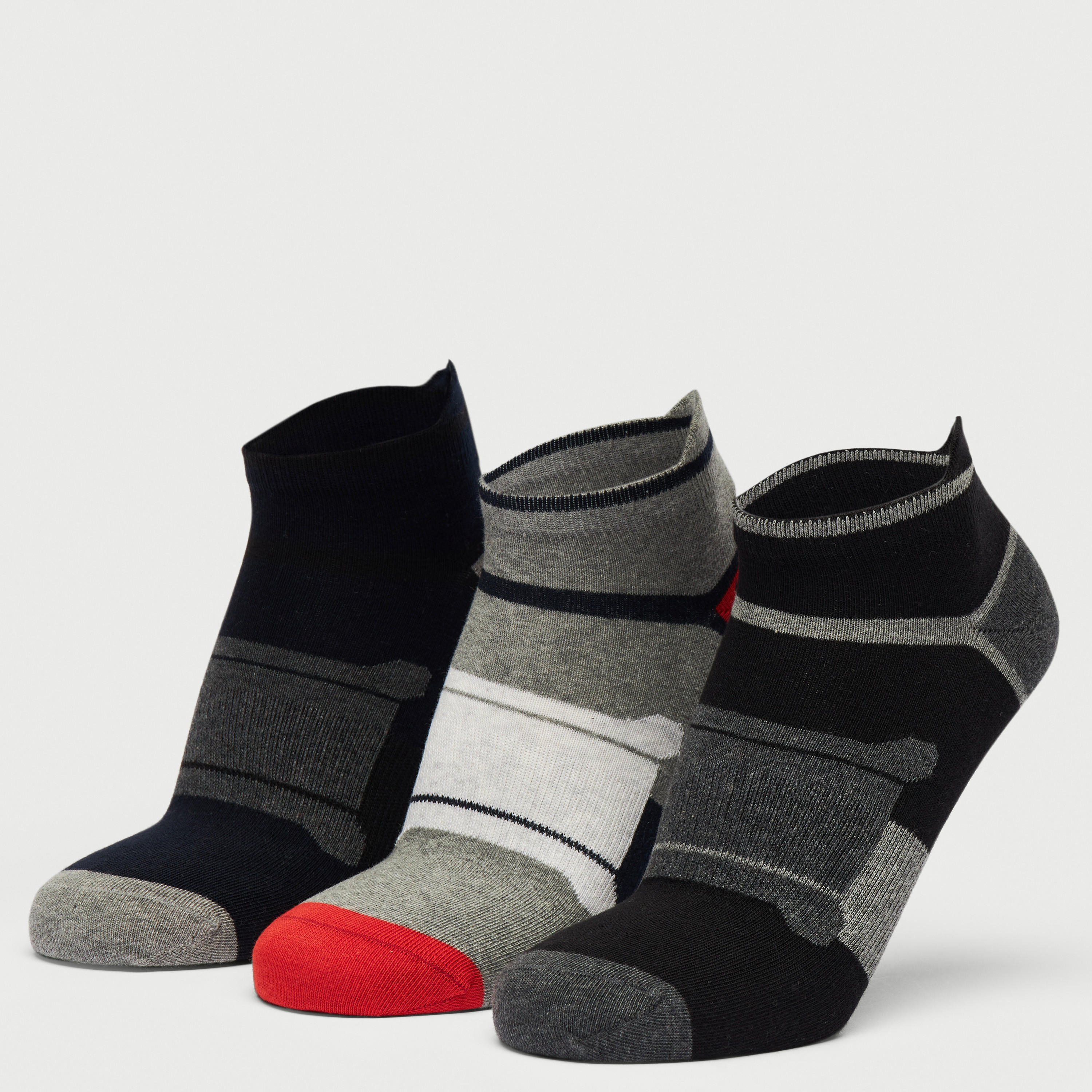 طقم جوارب رياضية 3 أزواج بطول الكاحل وطبعات-men-socks-image-2
