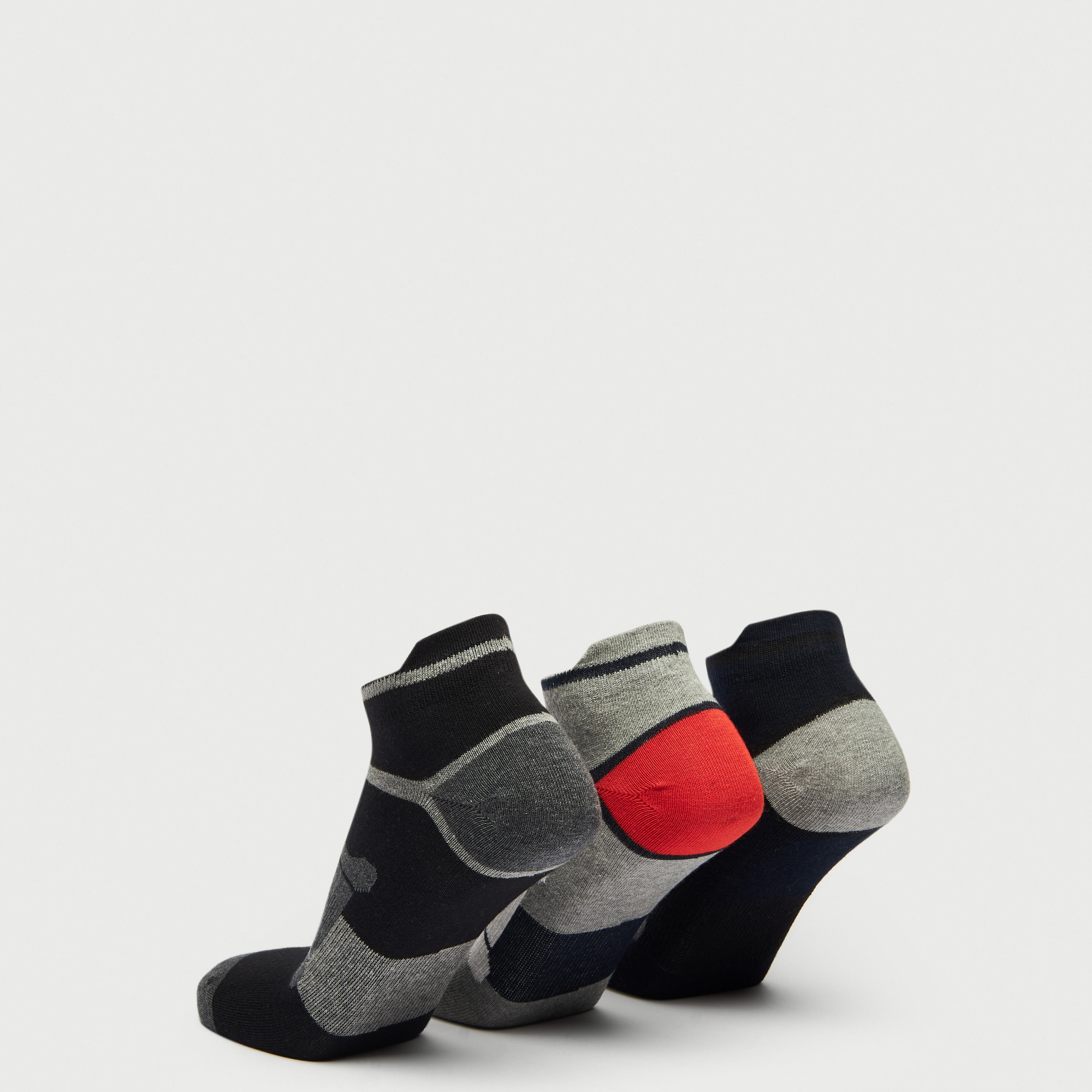 طقم جوارب رياضية 3 أزواج بطول الكاحل وطبعات-men-socks-image-3