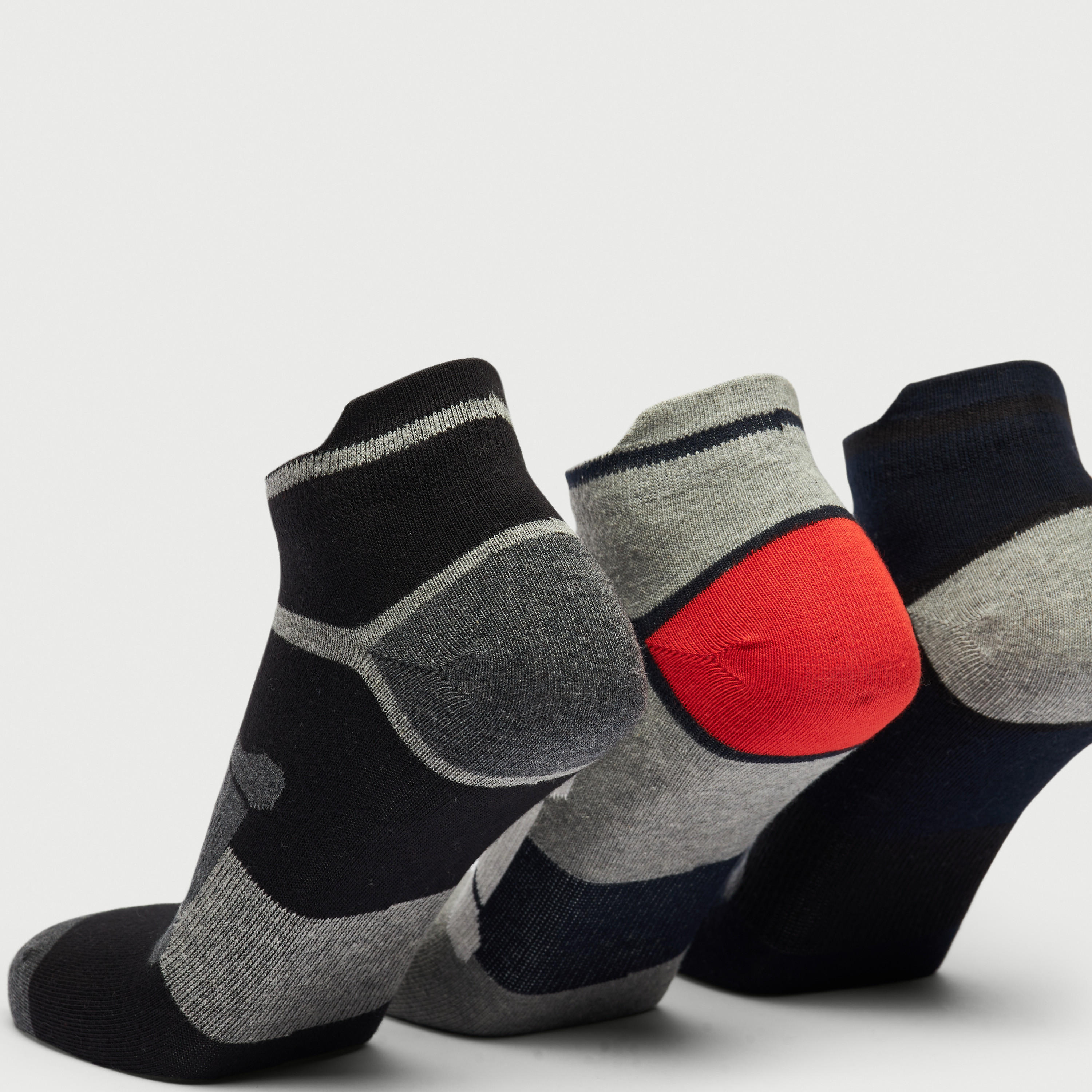 طقم جوارب رياضية 3 أزواج بطول الكاحل وطبعات-men-socks-image-4