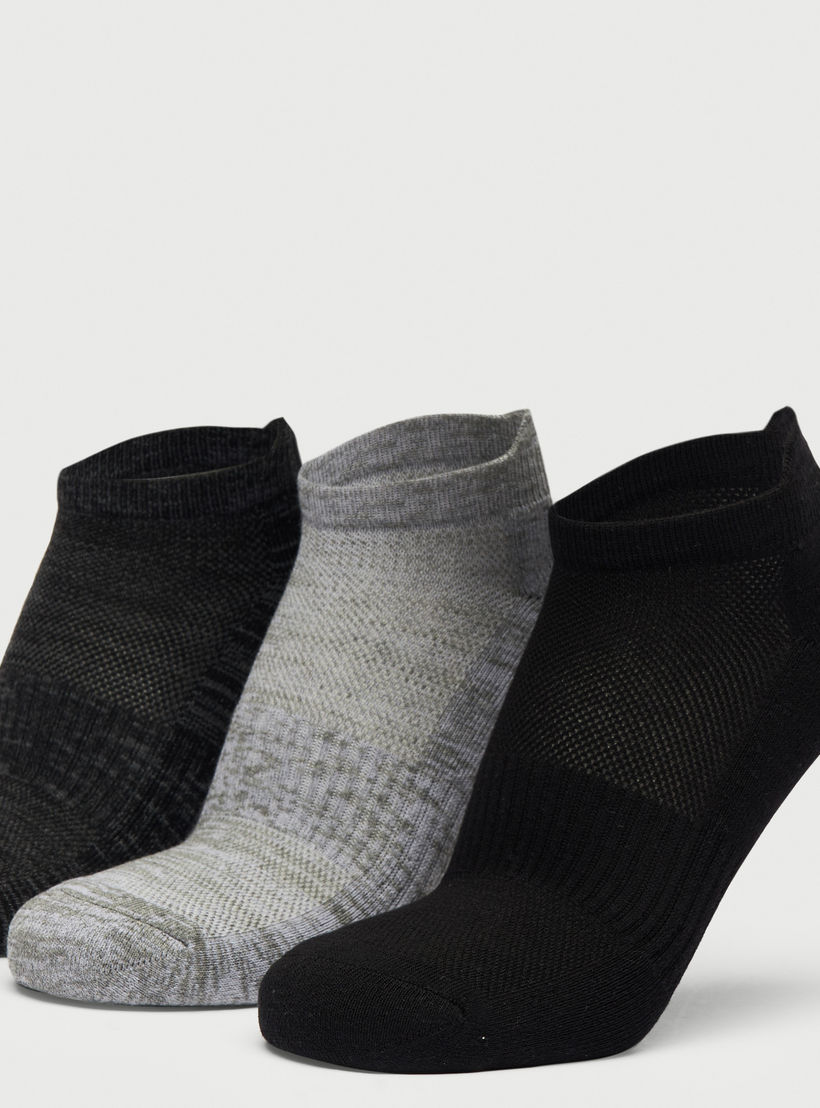 طقم جوارب رياضية 3 أزواج بارزة الملمس بطول الكاحل-men-socks-image-2