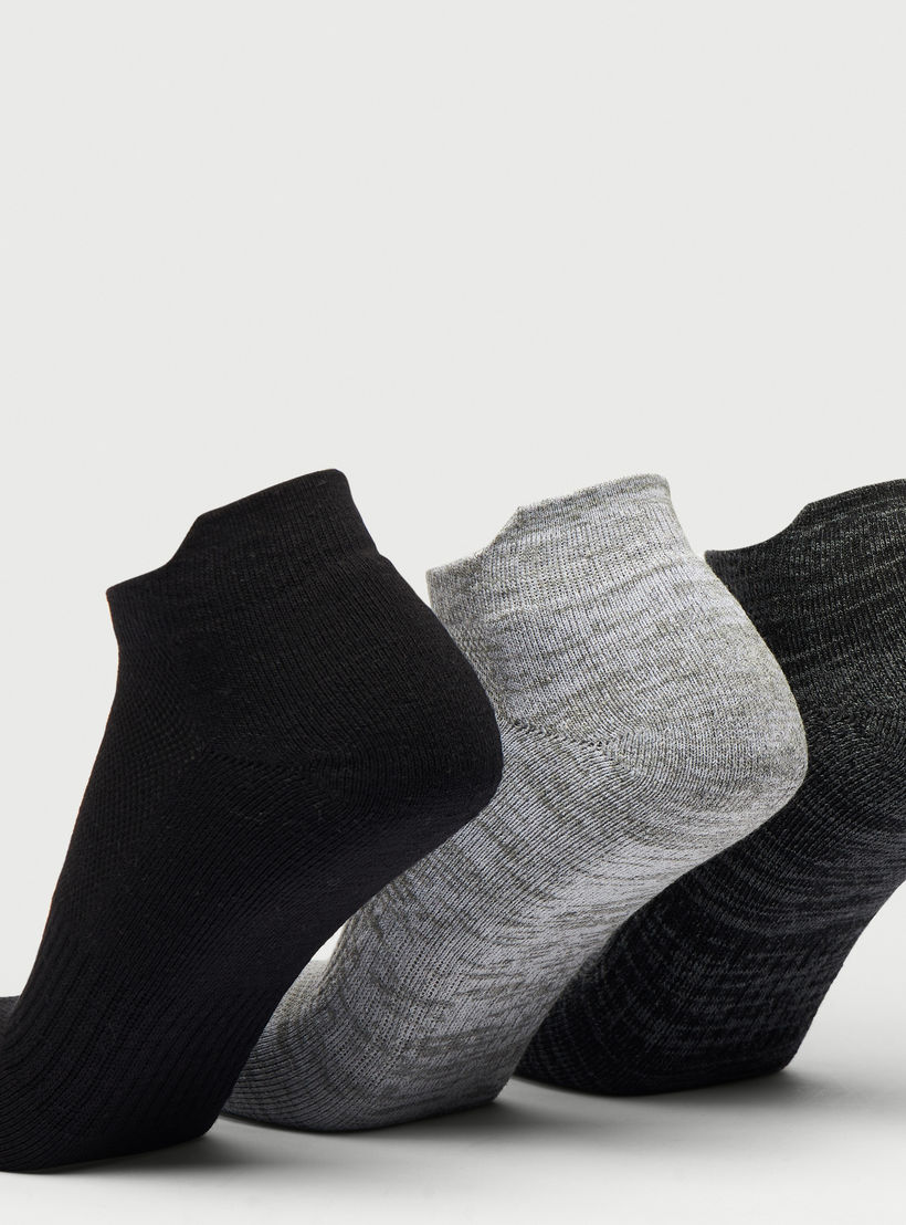 طقم جوارب رياضية 3 أزواج بارزة الملمس بطول الكاحل-men-socks-image-4