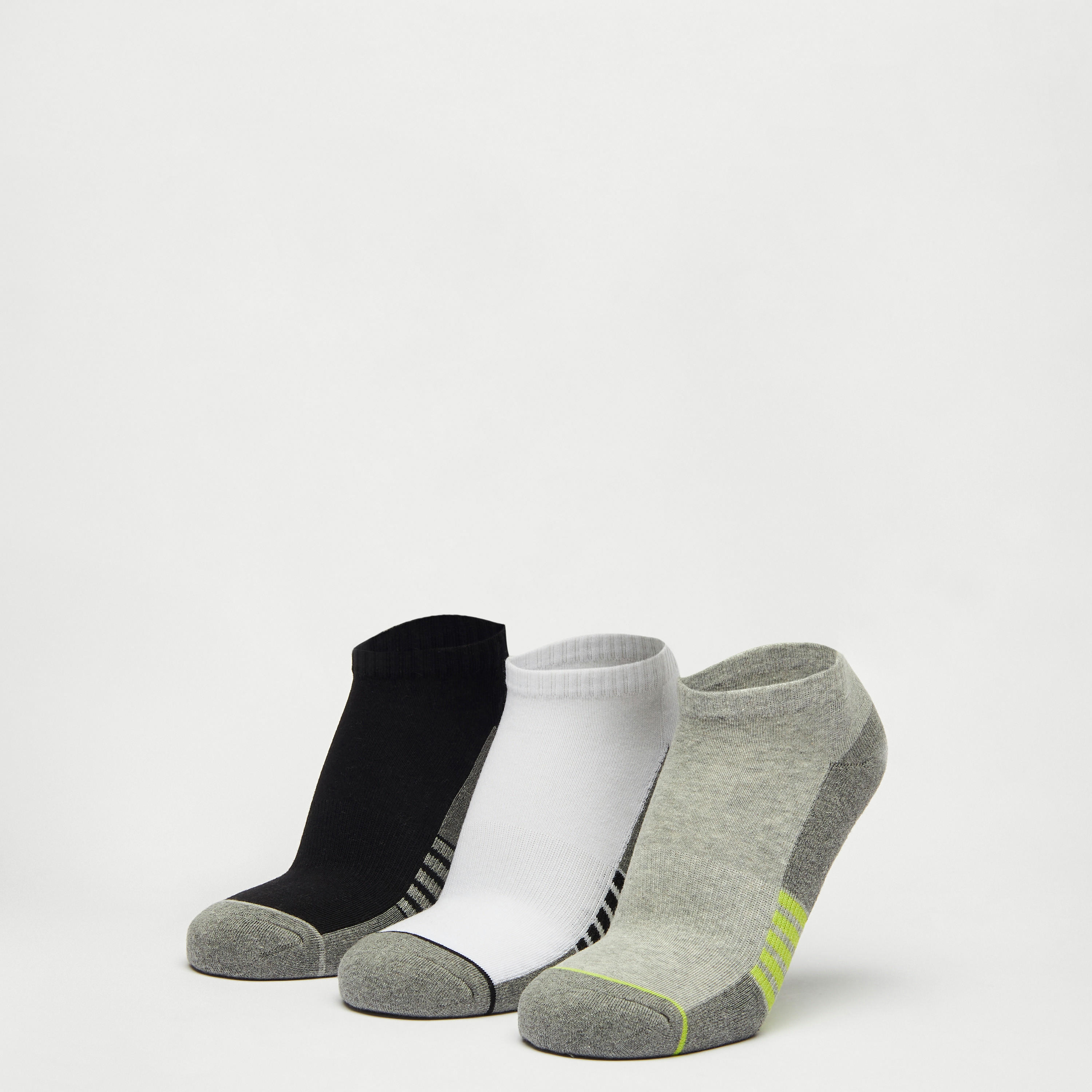 طقم جوارب 3 أزواج بطول الكاحل وتفاصيل مقلّمة-men-socks-image-1