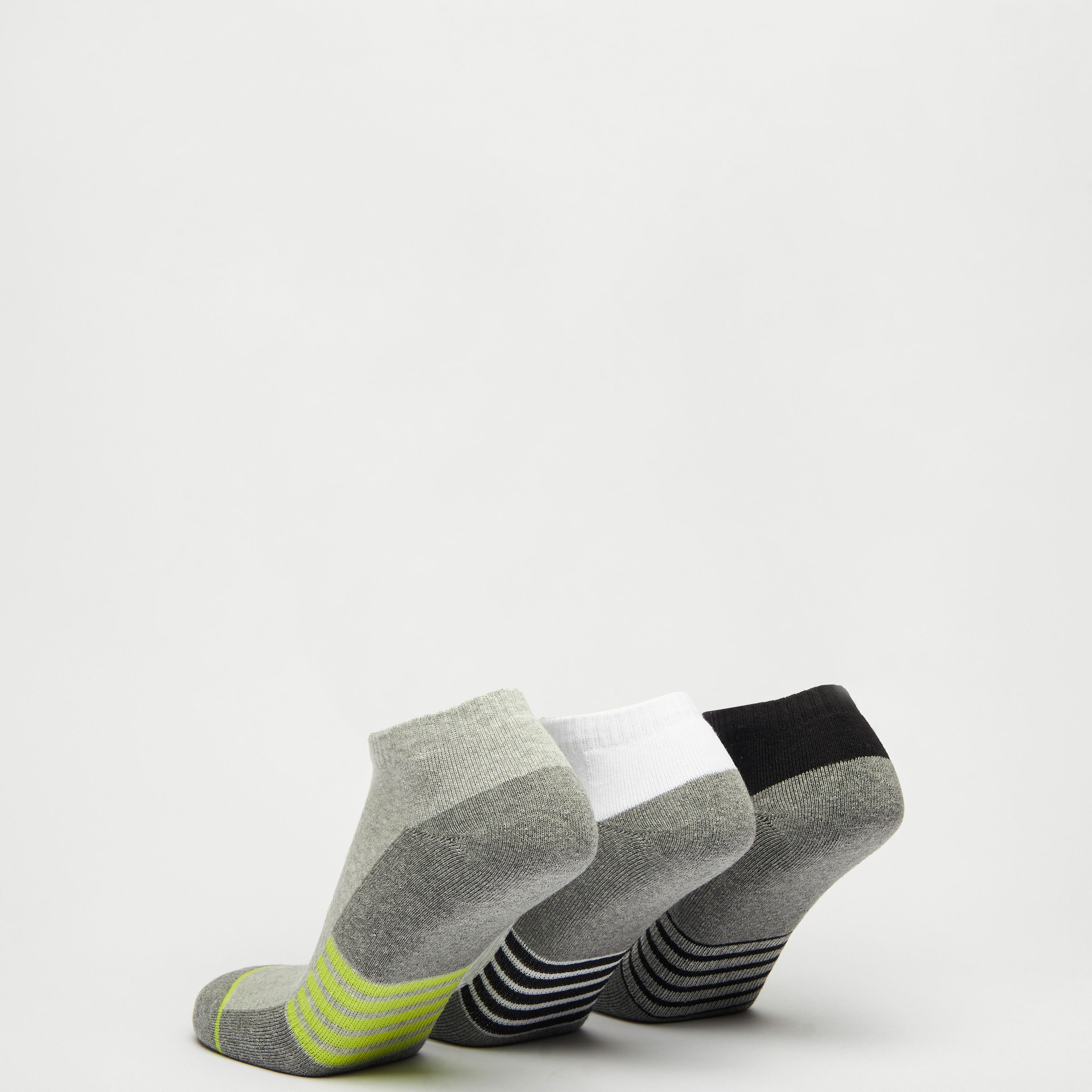 طقم جوارب 3 أزواج بطول الكاحل وتفاصيل مقلّمة-men-socks-image-3