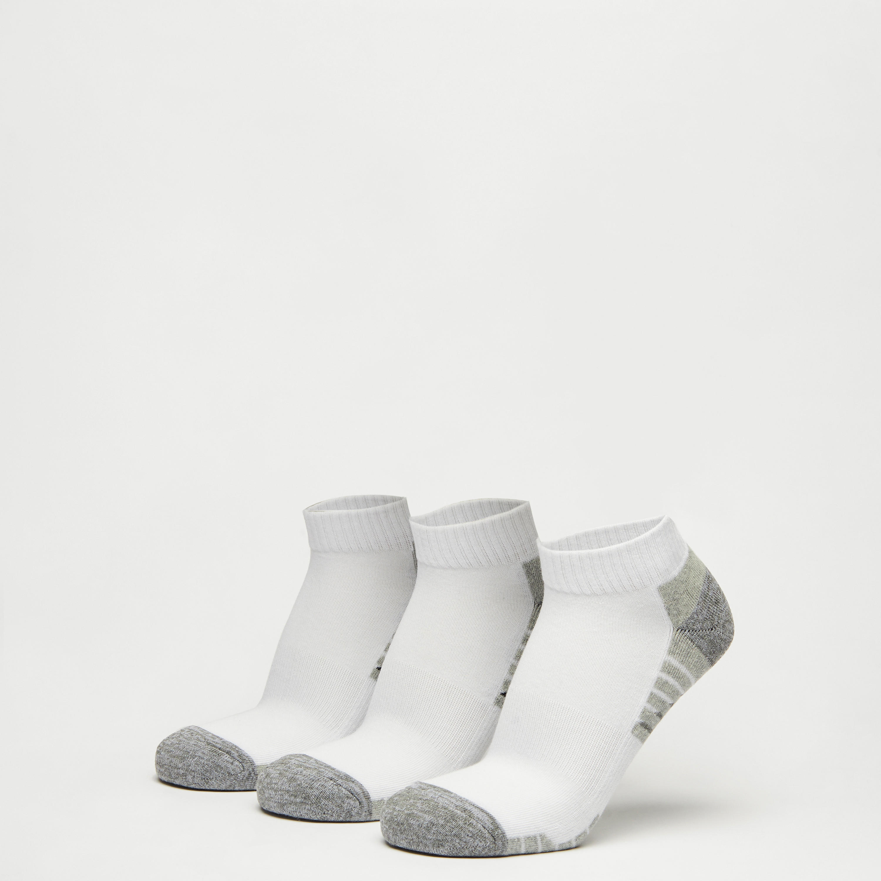 طقم جوارب رياضية 3 أزواج بطول الكاحل وطبعات-men-socks-image-1