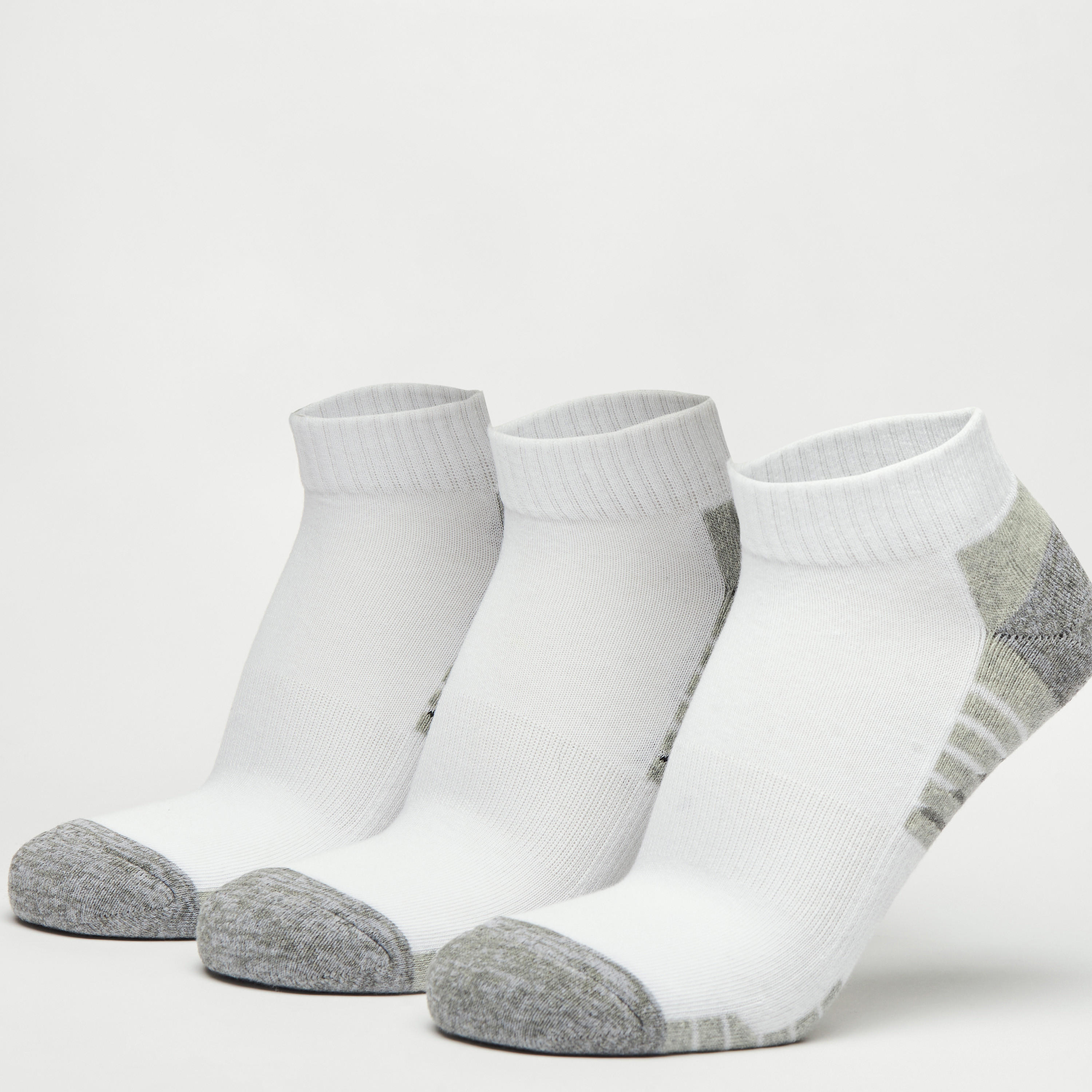 طقم جوارب رياضية 3 أزواج بطول الكاحل وطبعات-men-socks-image-2