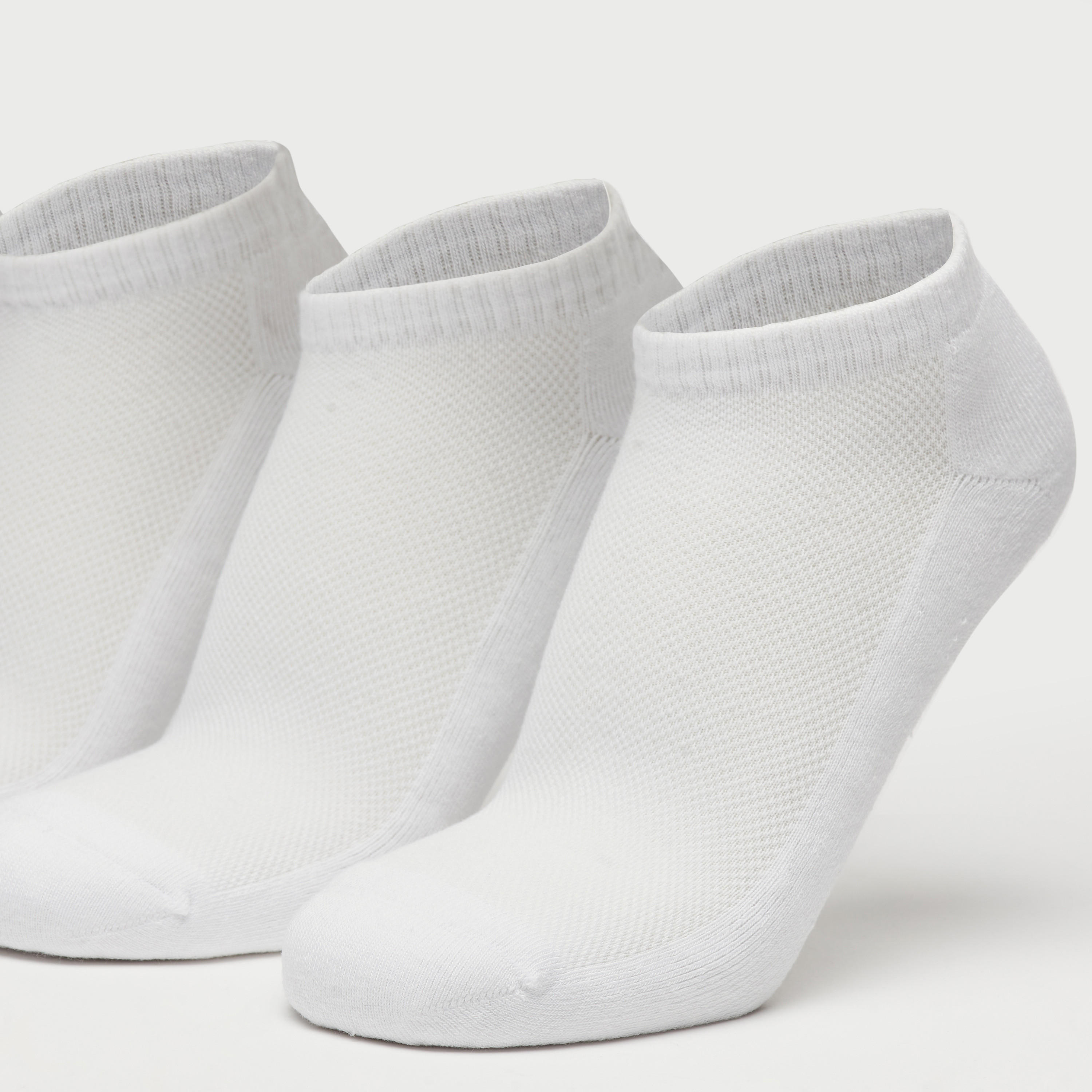 جوارب بارزة الملمس بطول الكاحل - طقم من 3 قطع-men-socks-image-2