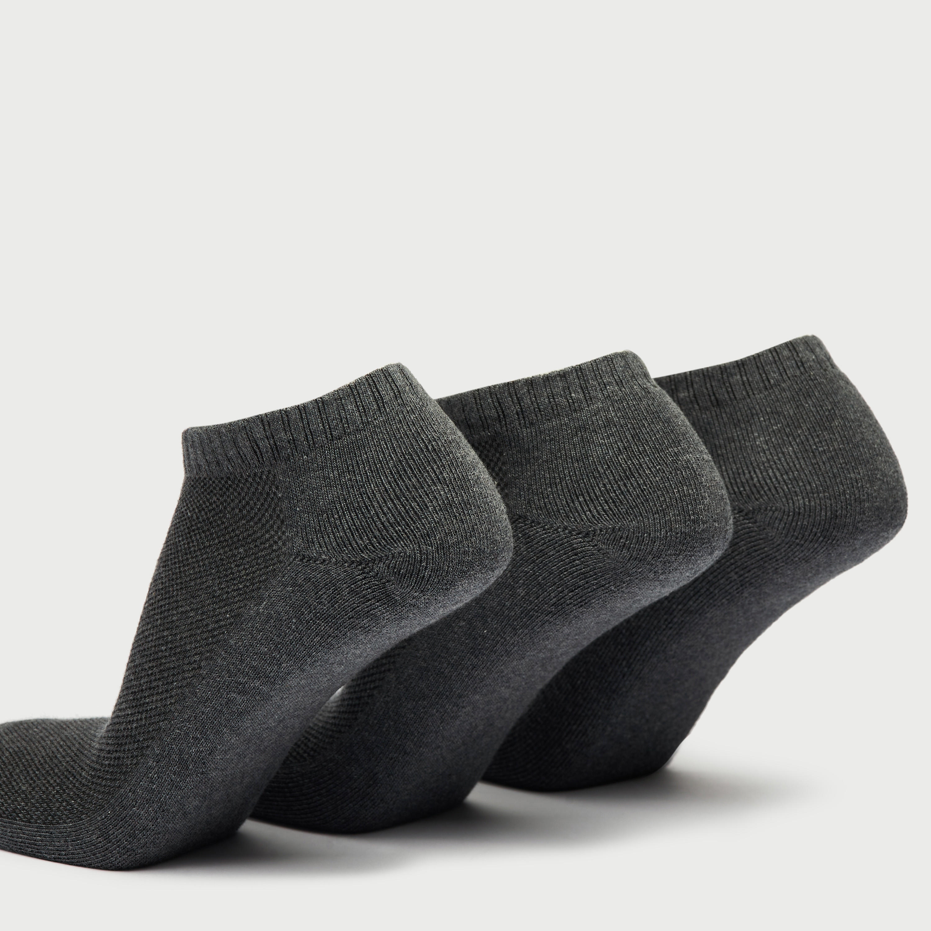 جوارب بارزة الملمس بطول الكاحل - طقم من 3 قطع-men-socks-image-4