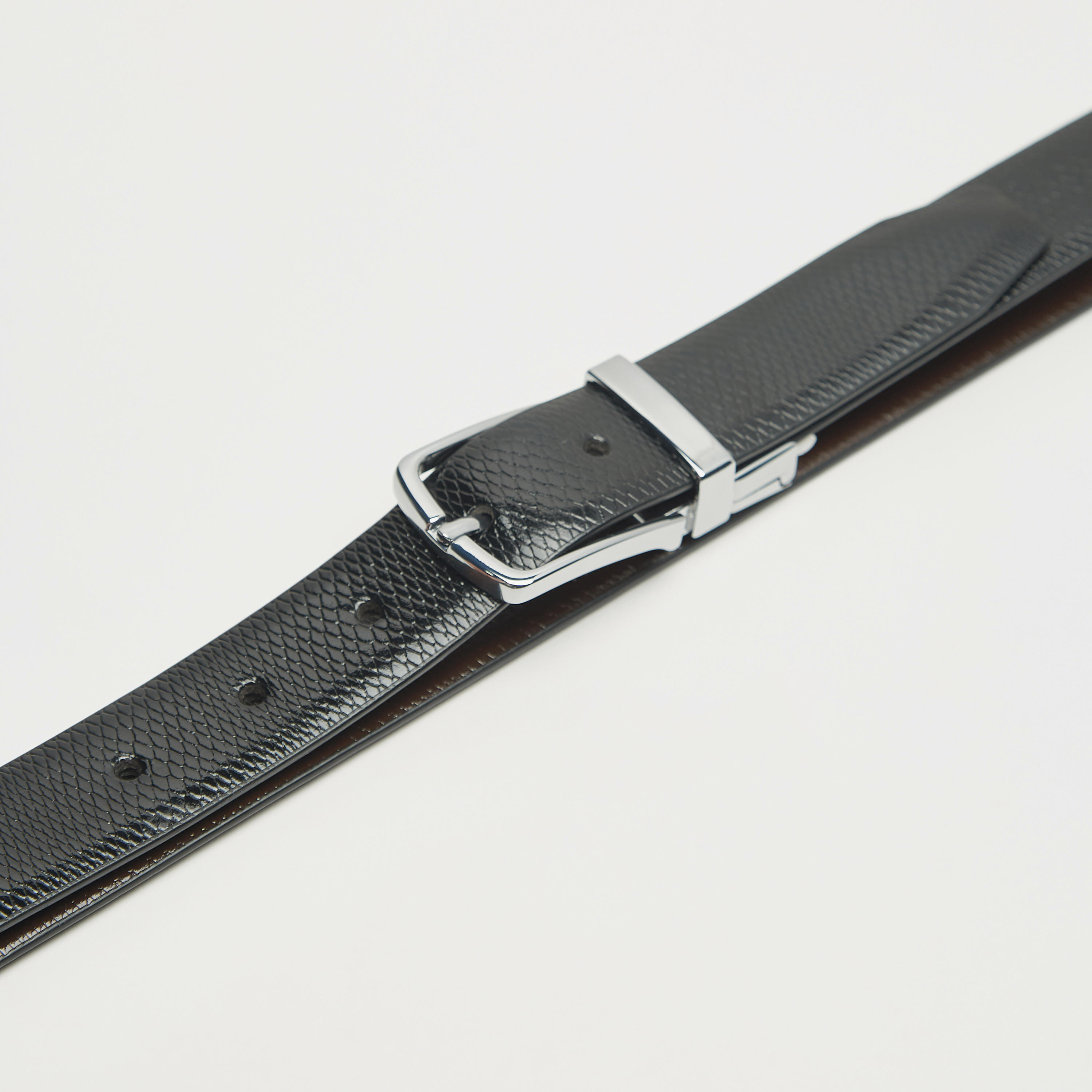 حزام جلد بارز الملمس بإبزيم إغلاق بدبوس-men-beltsandwallets-belts-image-3