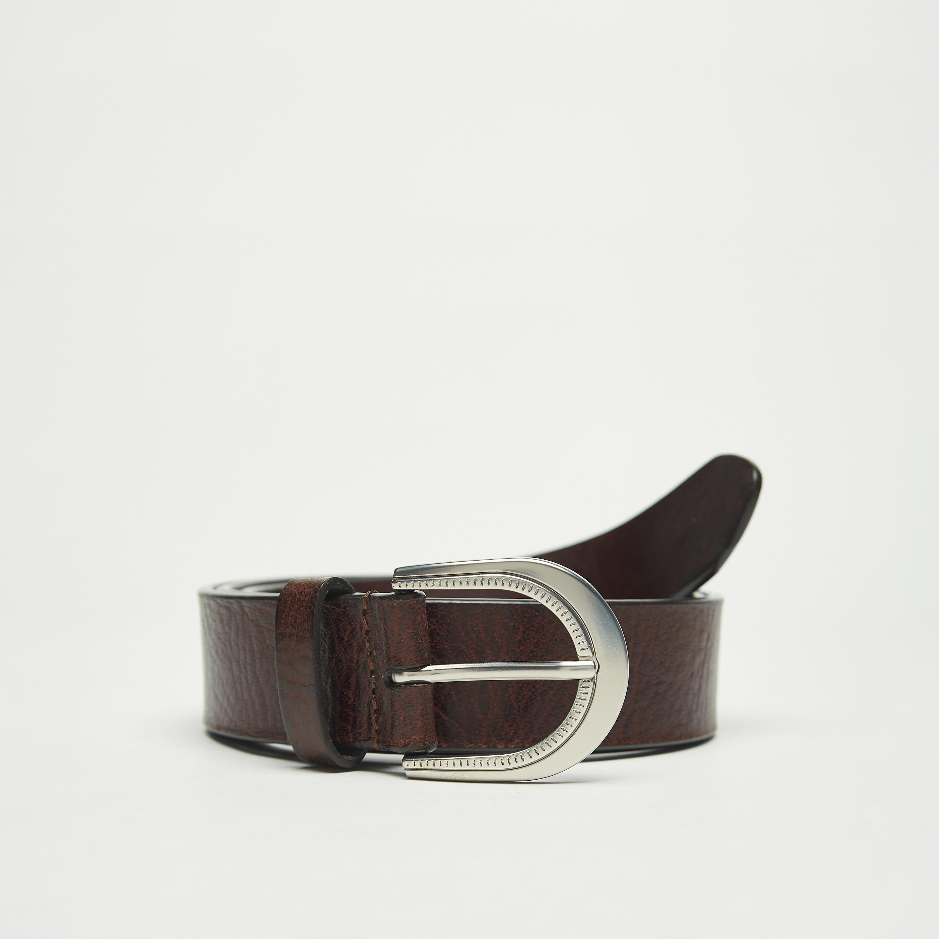 حزام جلد بارز الملمس بإبزيم إغلاق بدبوس من لي كوبر-men-beltsandwallets-belts-image-4