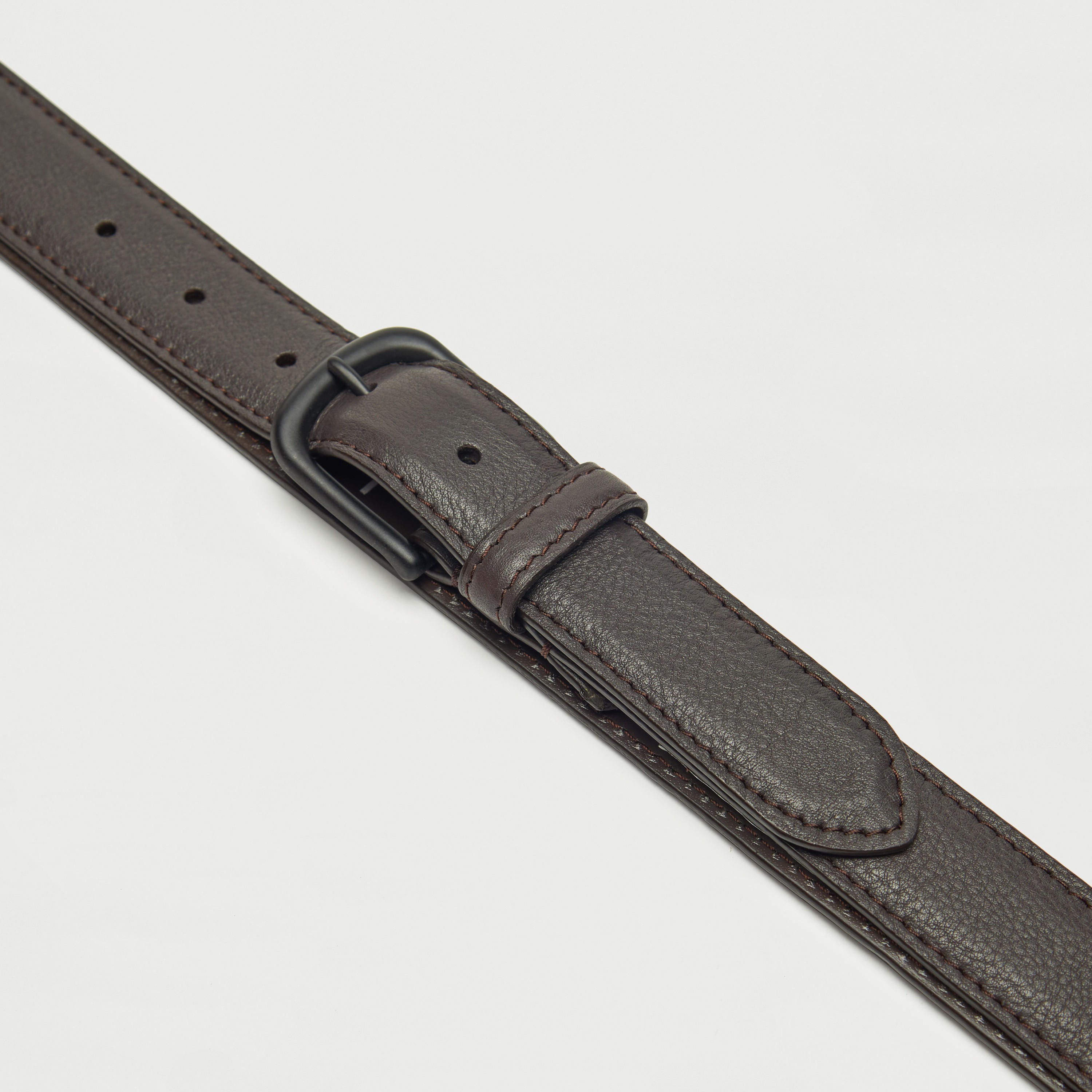 حزام جلد بارز الملمس بإبزيم دبوس-men-beltsandwallets-belts-image-2