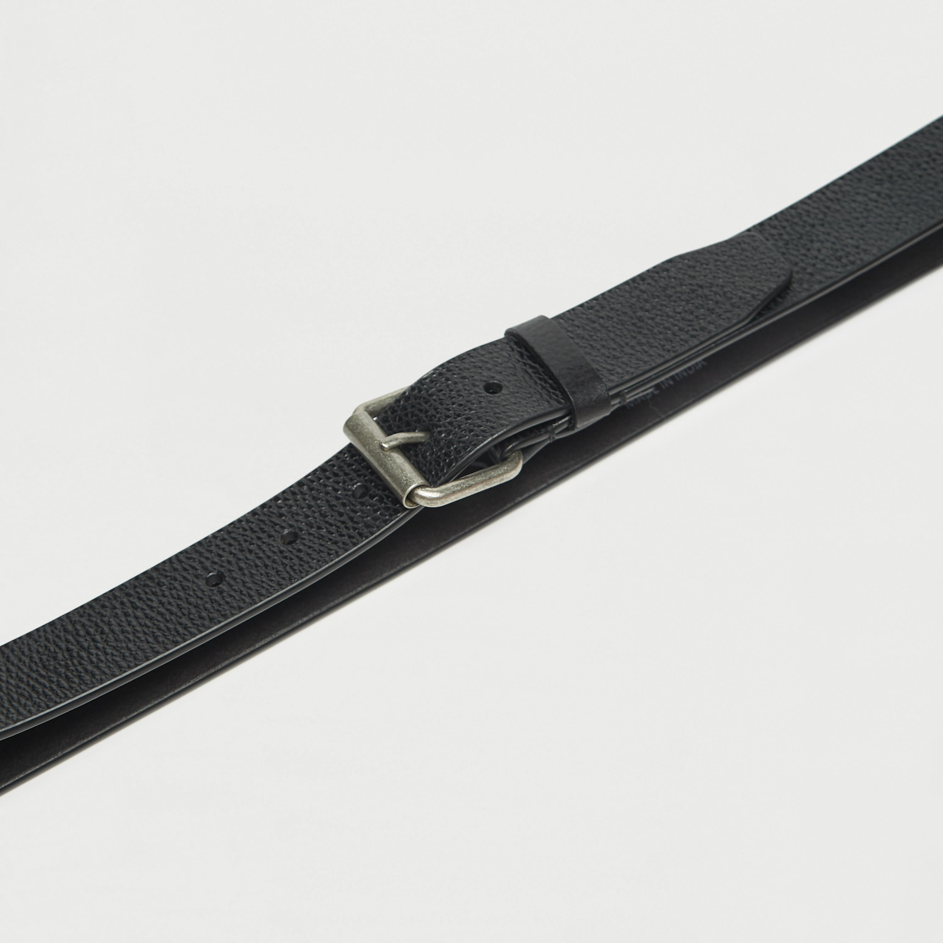 حزام جلد بارز الملمس بإبزيم دبوس-men-beltsandwallets-belts-image-3