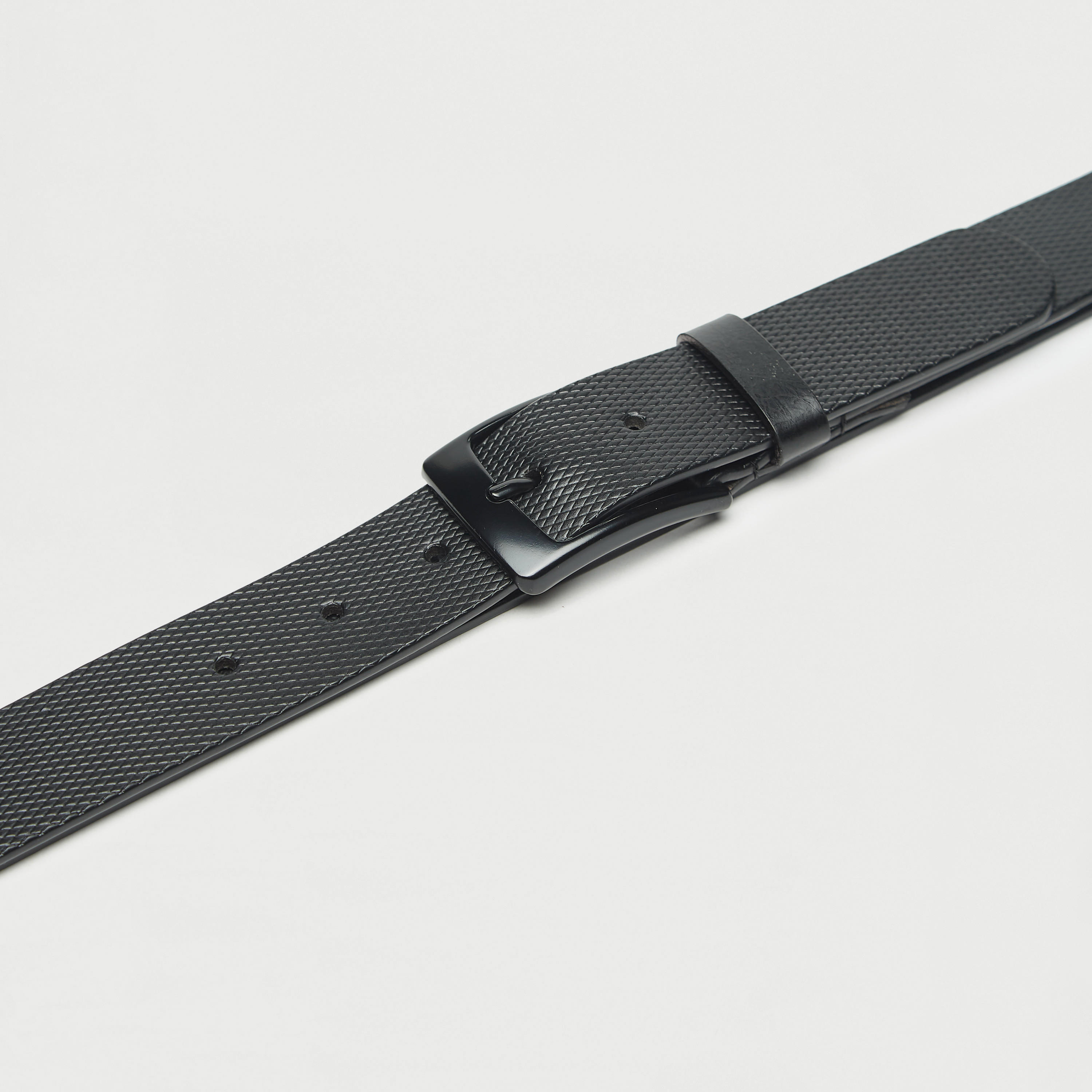 حزام جلد بارز الملمس بإبزيم دبوس-men-beltsandwallets-belts-image-3