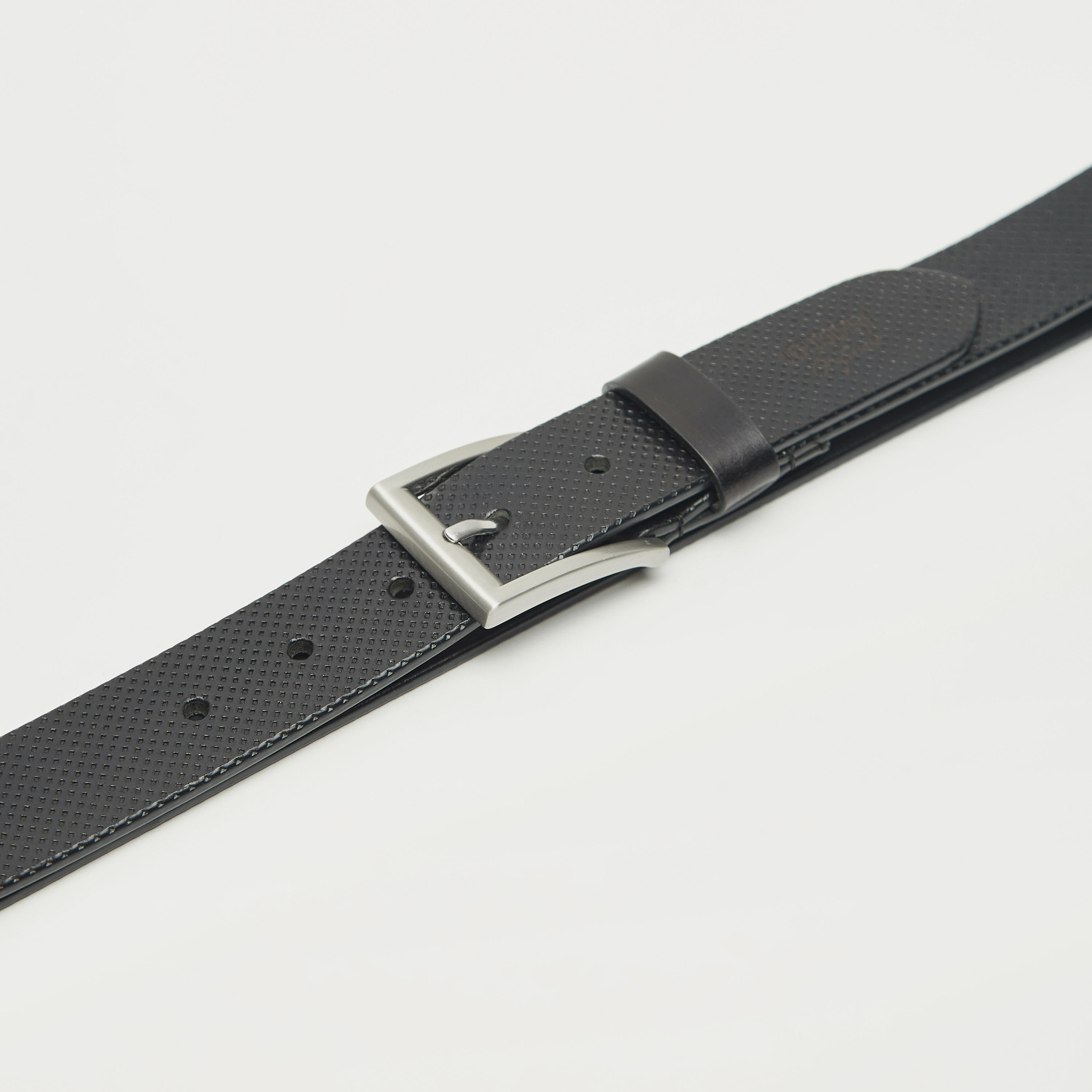 حزام جلد بارز الملمس بإبزيم إغلاق بدبوس من لي كوبر-men-beltsandwallets-belts-image-3
