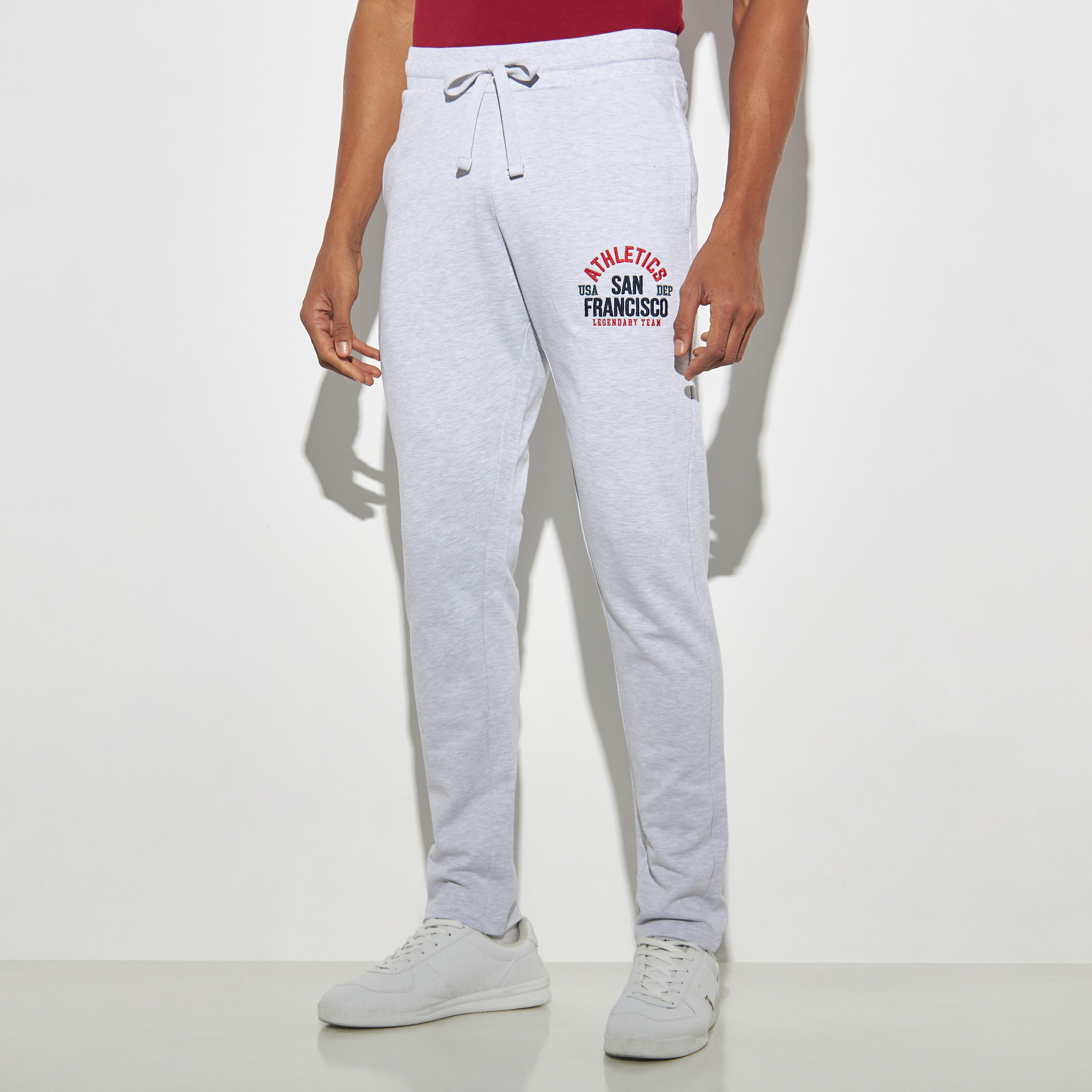 بنطلون بيجاما مطرّز برباط إغلاق وجيوب-men-clothing-nightwear-pyjamaandshorts-image-1