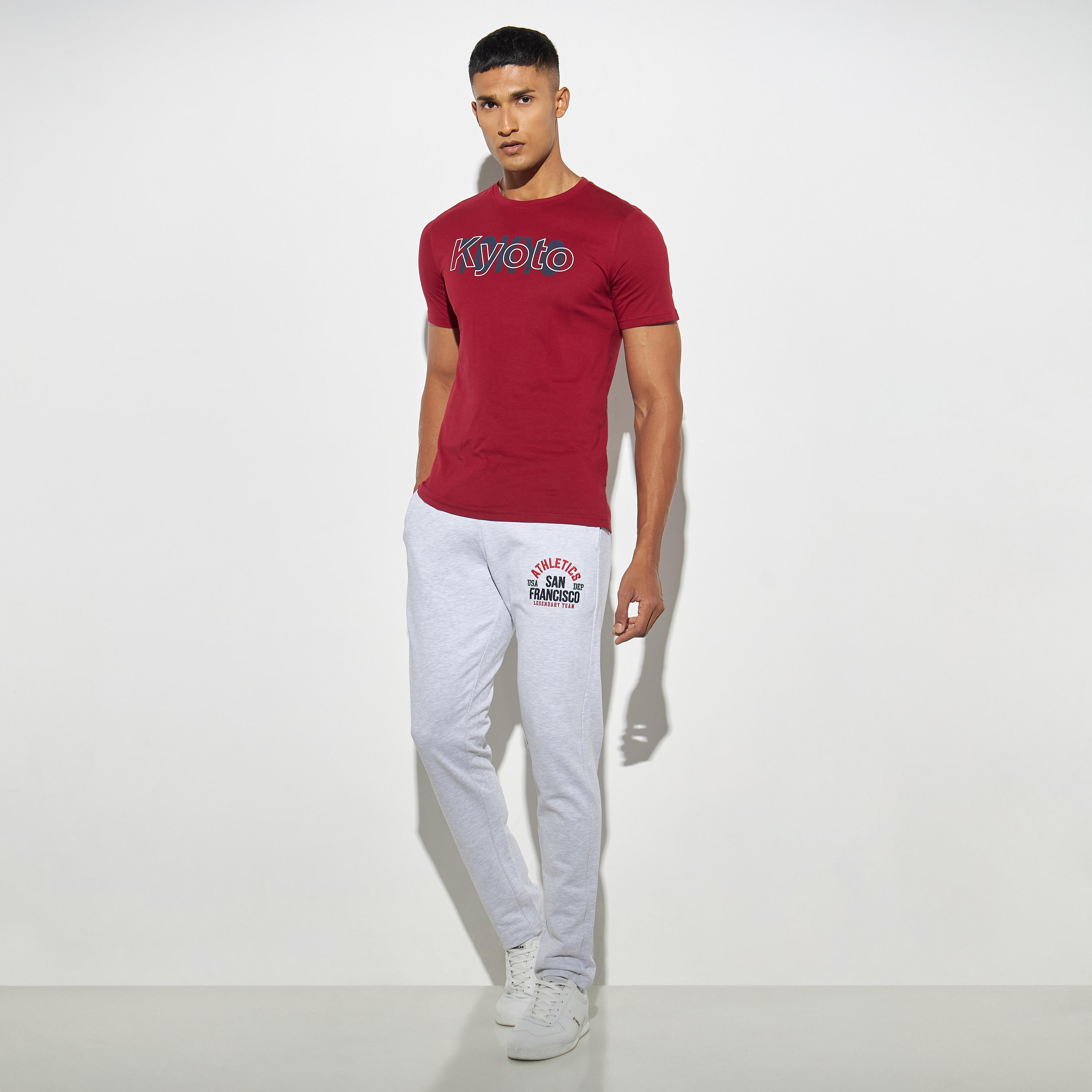 بنطلون بيجاما مطرّز برباط إغلاق وجيوب-men-clothing-nightwear-pyjamaandshorts-image-2