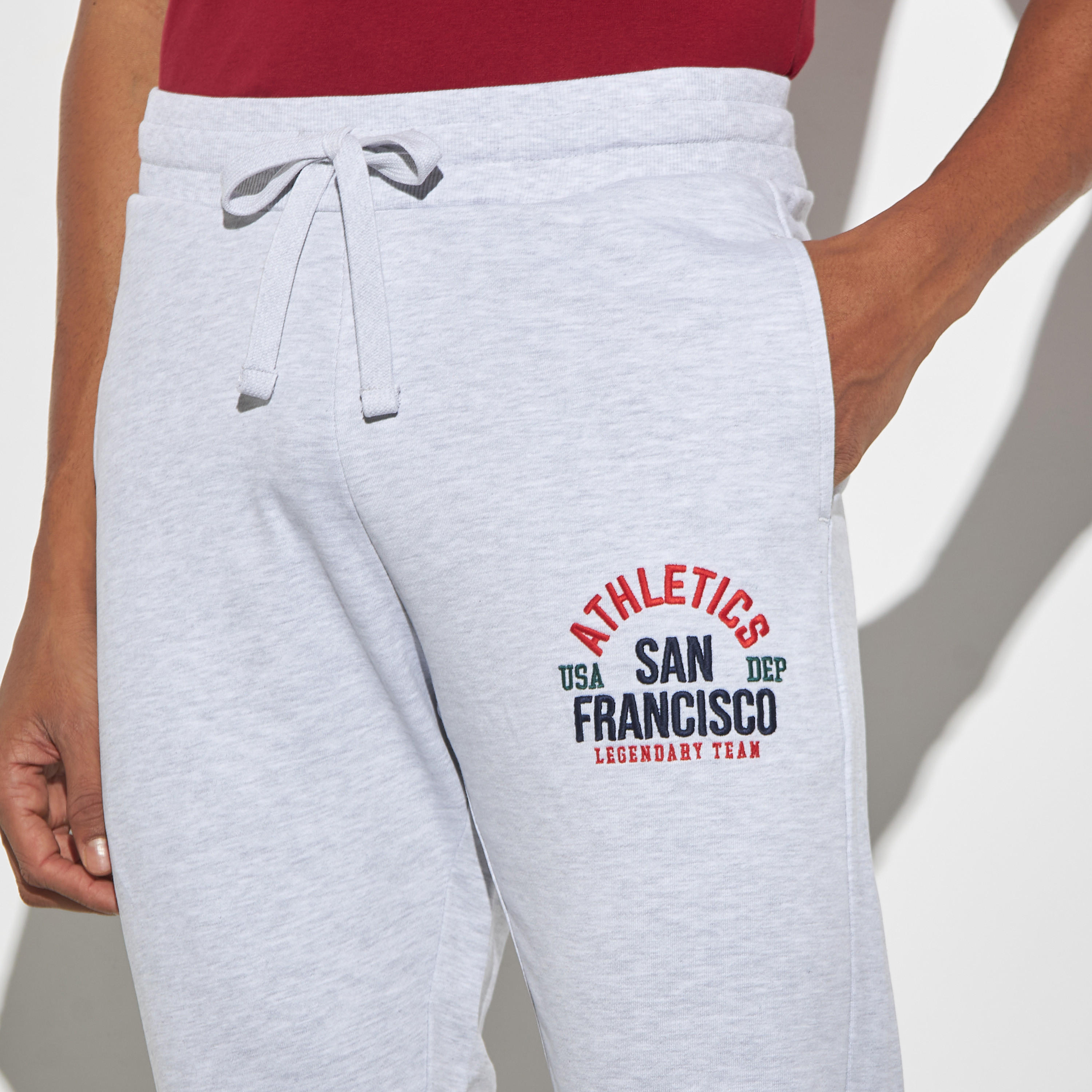 بنطلون بيجاما مطرّز برباط إغلاق وجيوب-men-clothing-nightwear-pyjamaandshorts-image-4