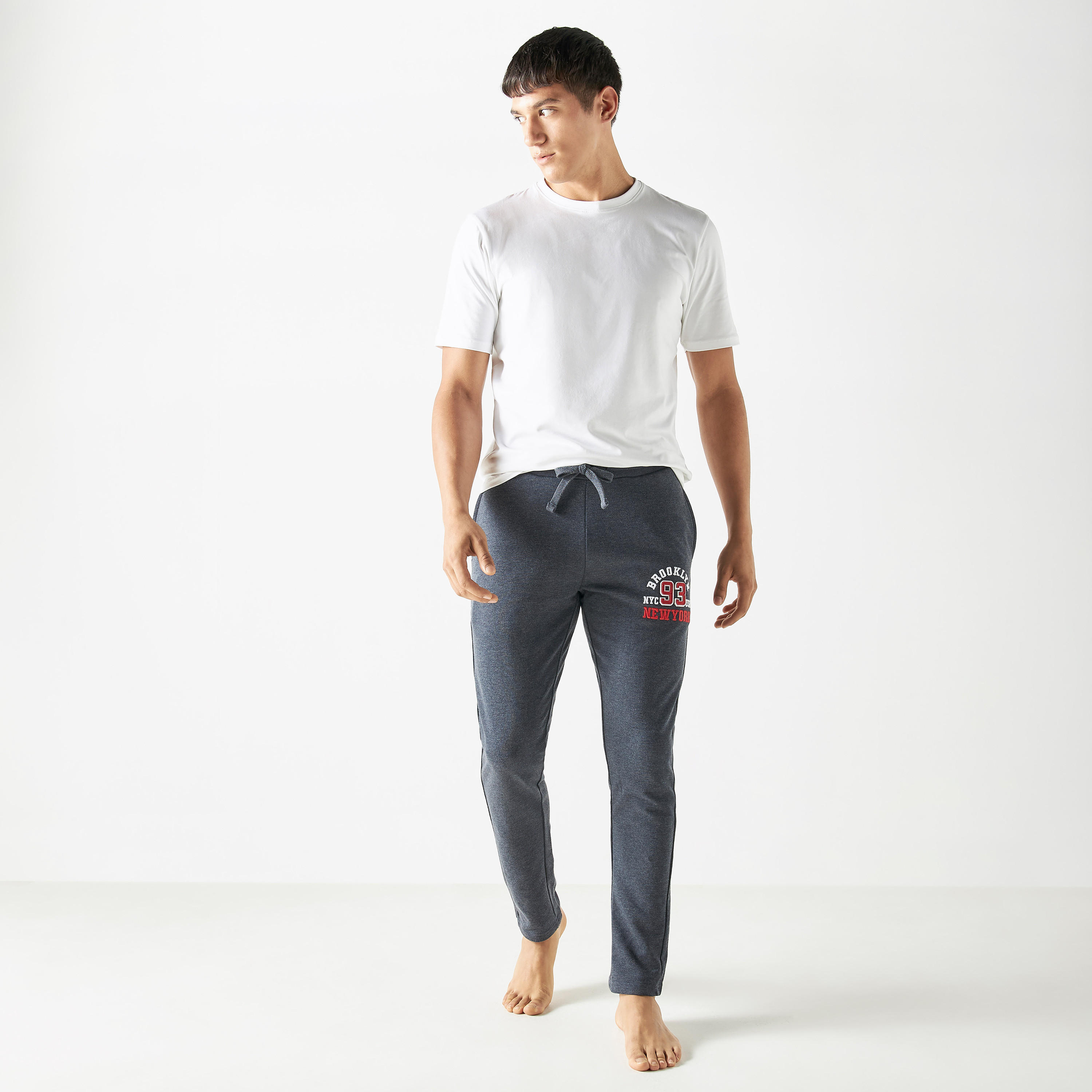 بنطلون بيجاما ورباط إغلاق وجيوب وطبعات-men-clothing-nightwear-pyjamaandshorts-image-3