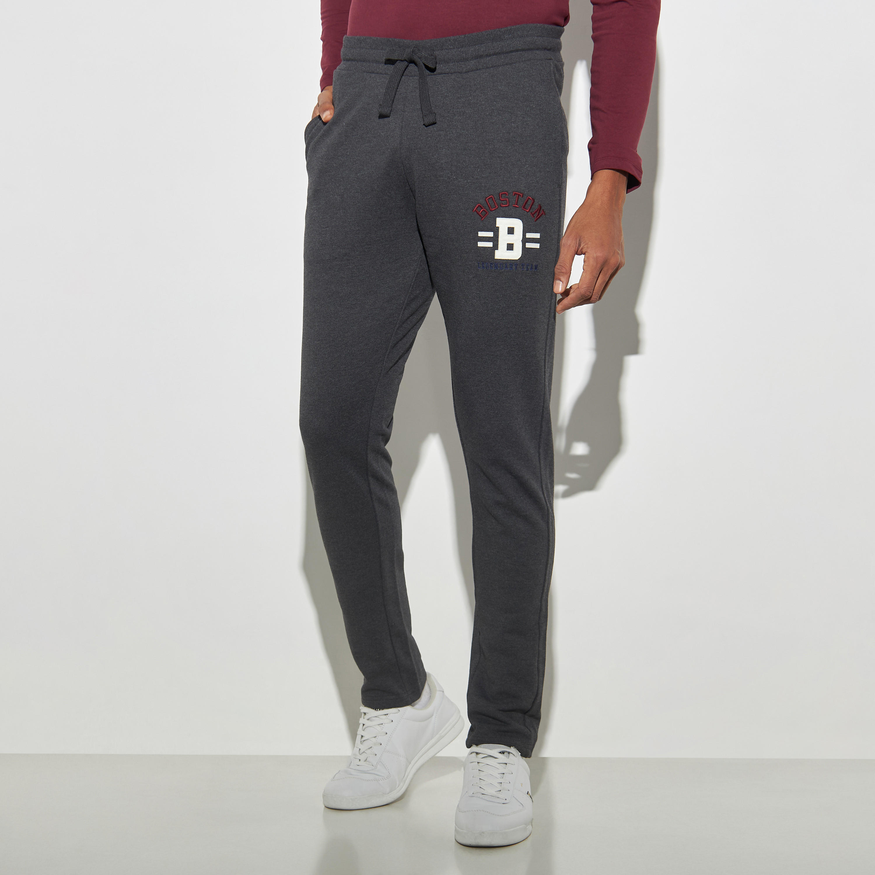 بنطلون بيجاما مطرّزة برباط إغلاق وجيوب-men-clothing-nightwear-pyjamaandshorts-image-4