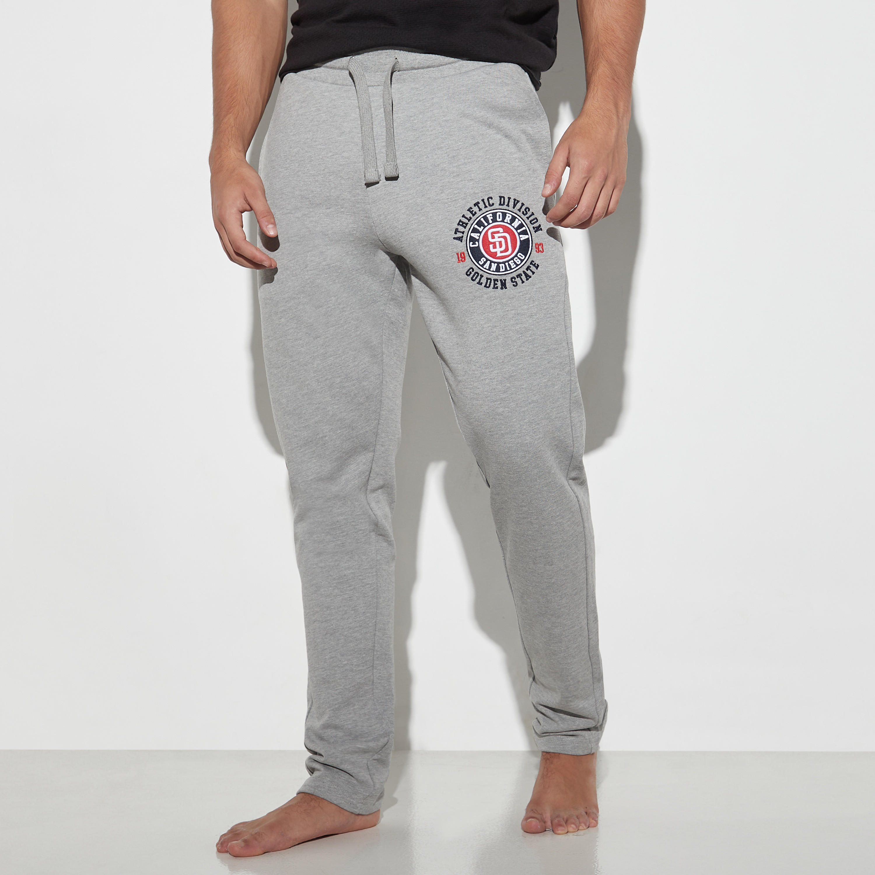 بنطلون بيجاما مطرّز برباط إغلاق وجيوب-men-clothing-nightwear-pyjamaandshorts-image-4