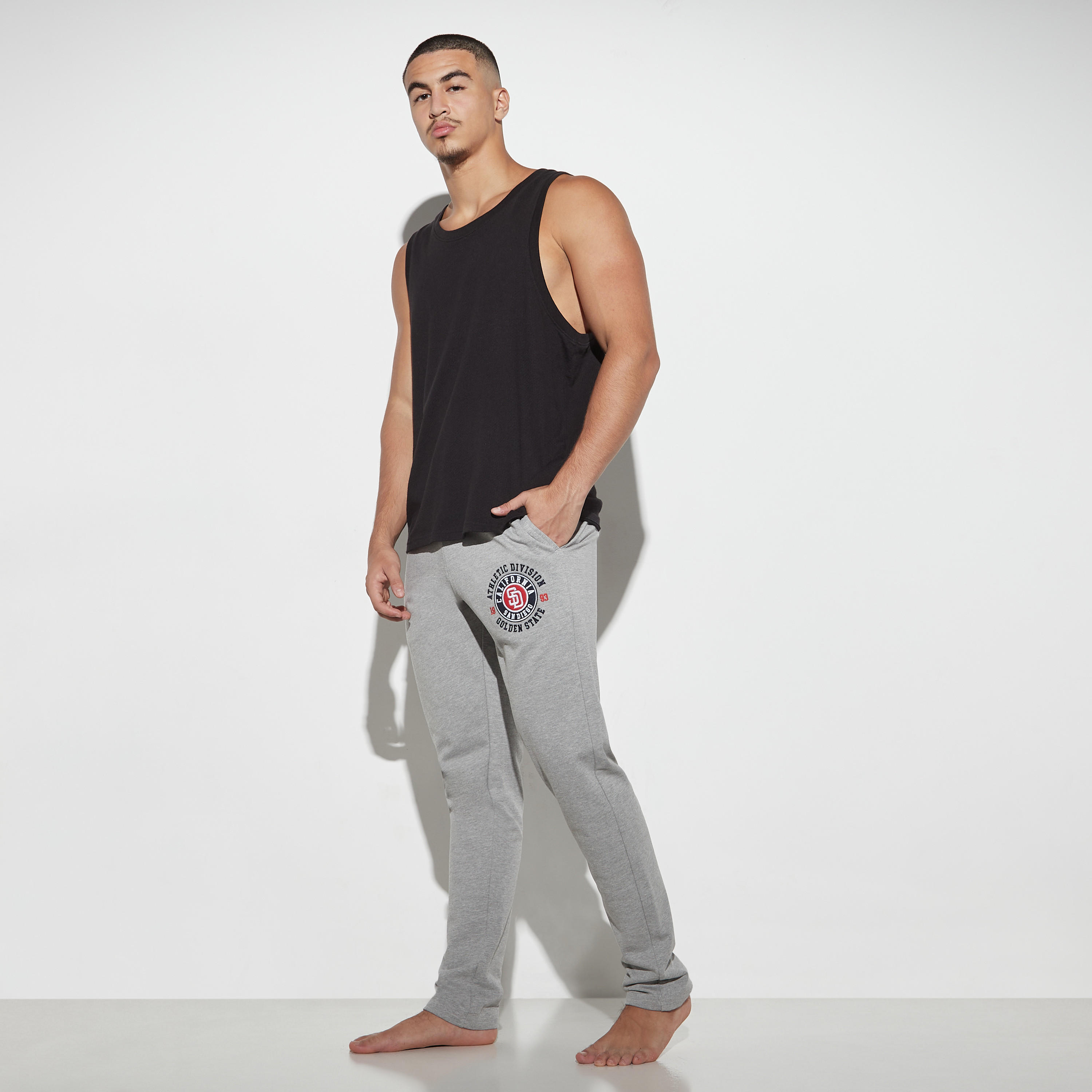 بنطلون بيجاما مطرّز برباط إغلاق وجيوب-men-clothing-nightwear-pyjamaandshorts-image-3