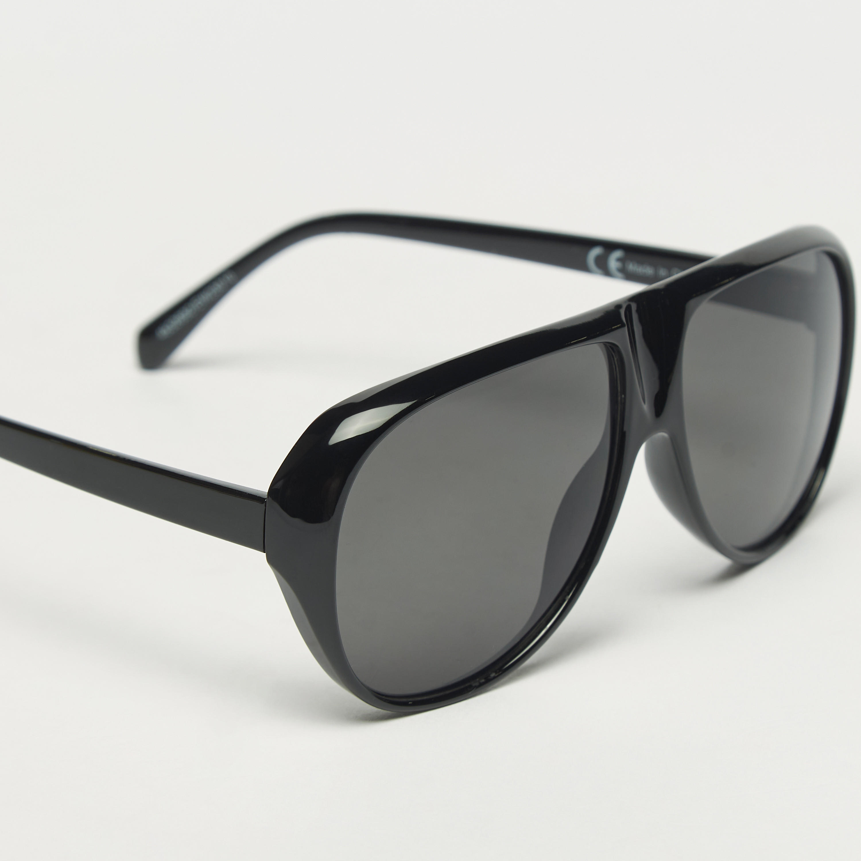 نظارة شمسية بإطار كامل وعدسات ملوّنة-men-sunglasses-image-4