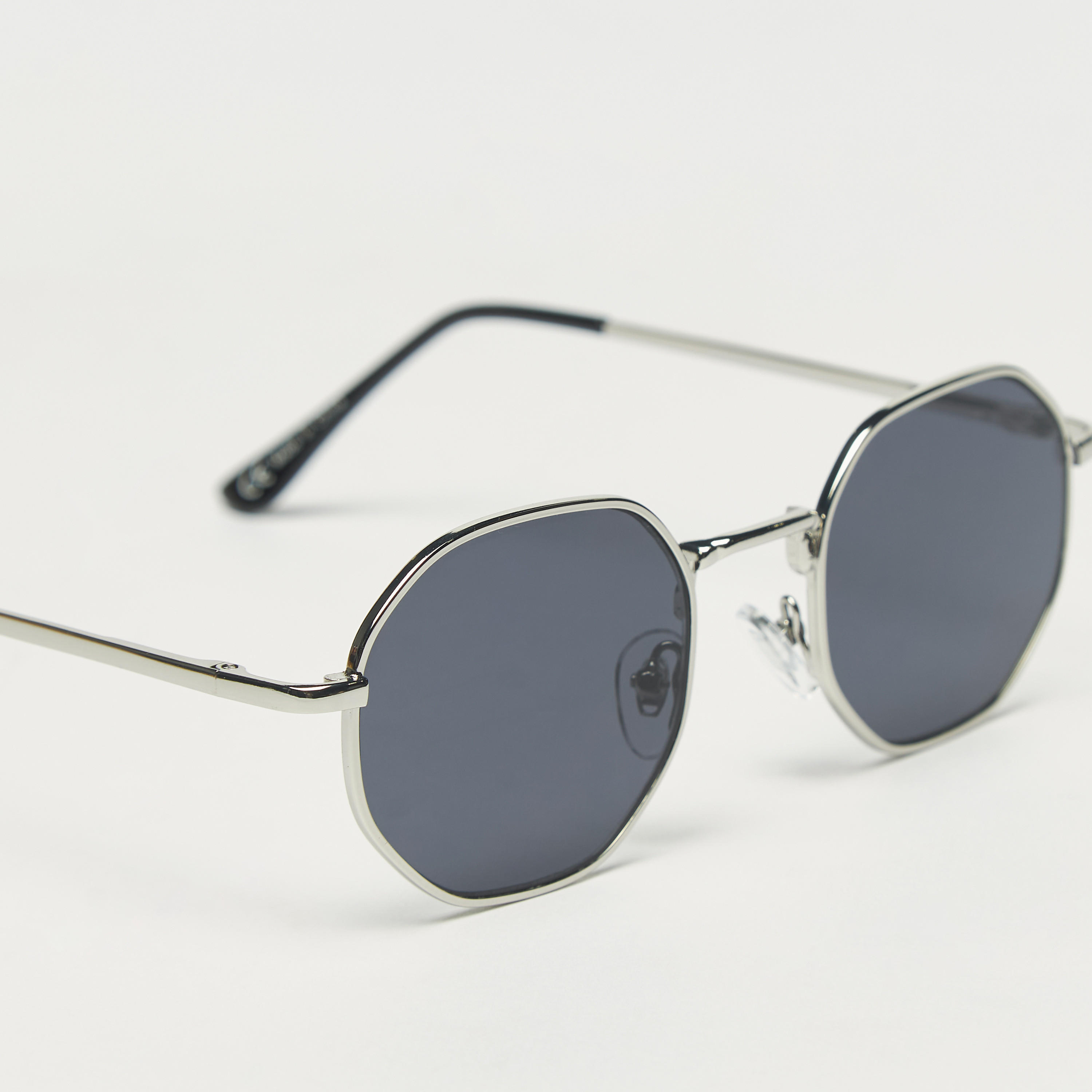 نظّارة شمسيّة بإطار كامل وعدسات ملوّنة ووسادات أنف-men-sunglasses-image-4