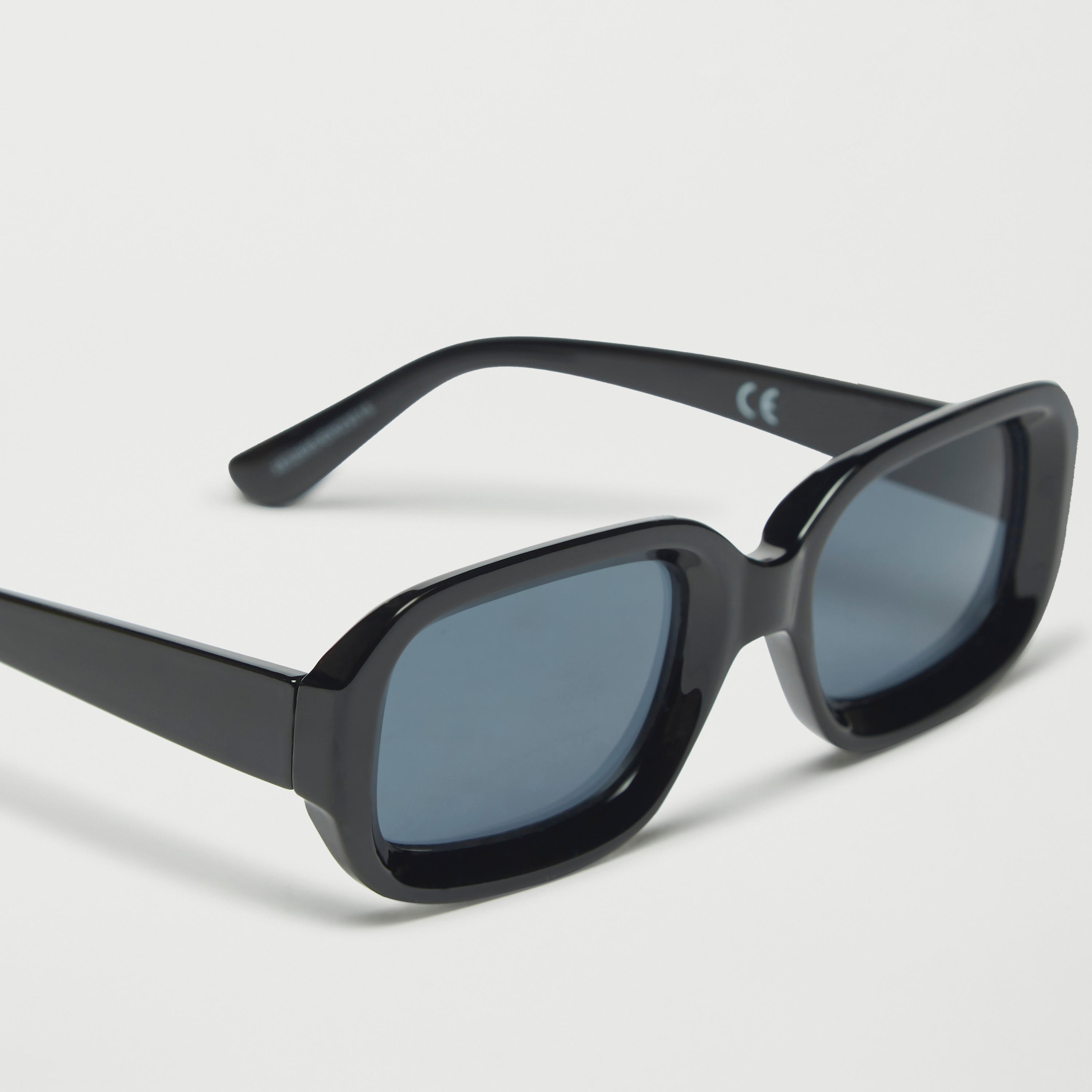 نظارة شمسية بإطار كامل وعدسات ملوّنة-men-sunglasses-image-1