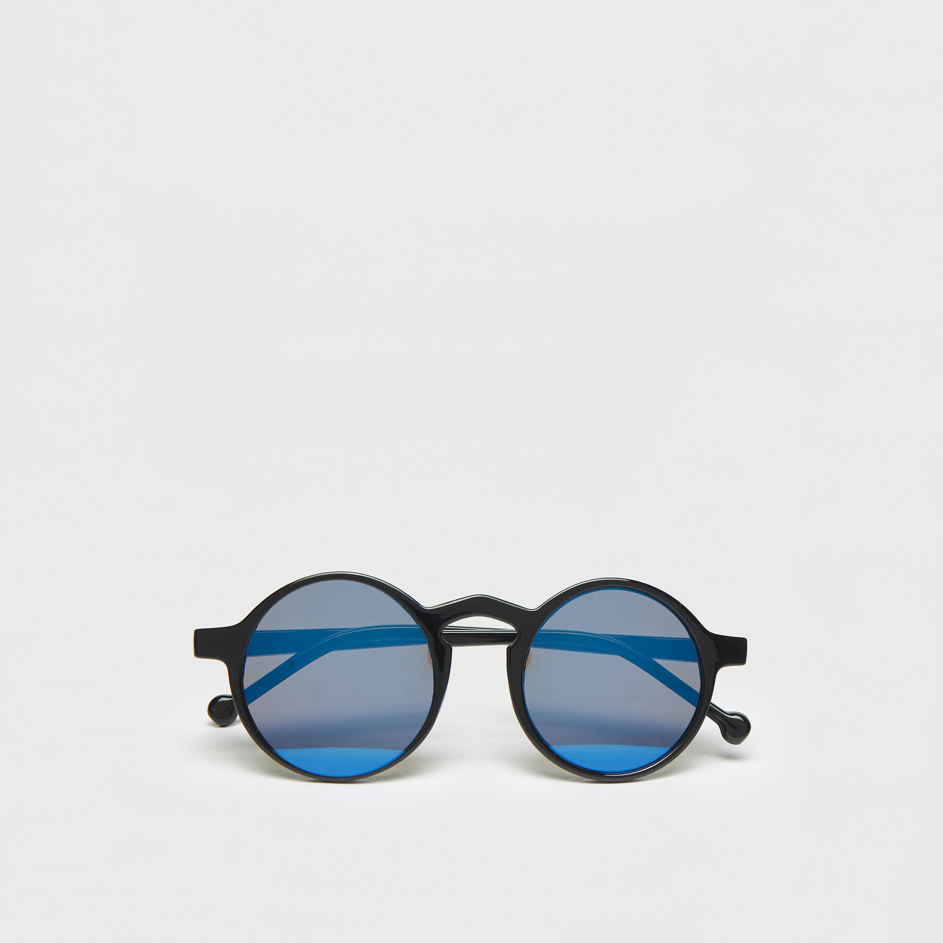 نظارة شمسية بإطار كامل وعدسات ملوّنة-men-sunglasses-image-4