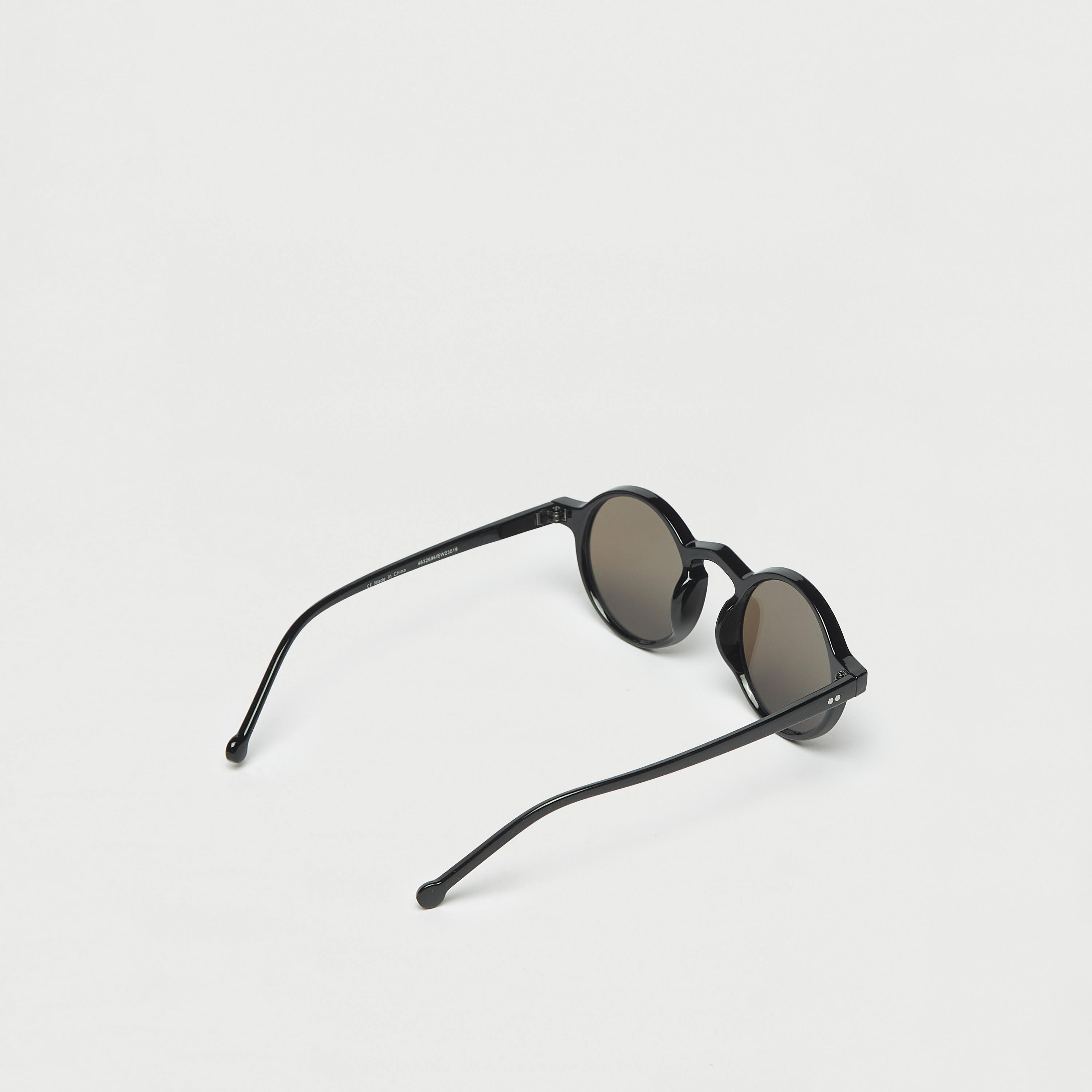 نظارة شمسية بإطار كامل وعدسات ملوّنة-men-sunglasses-image-2